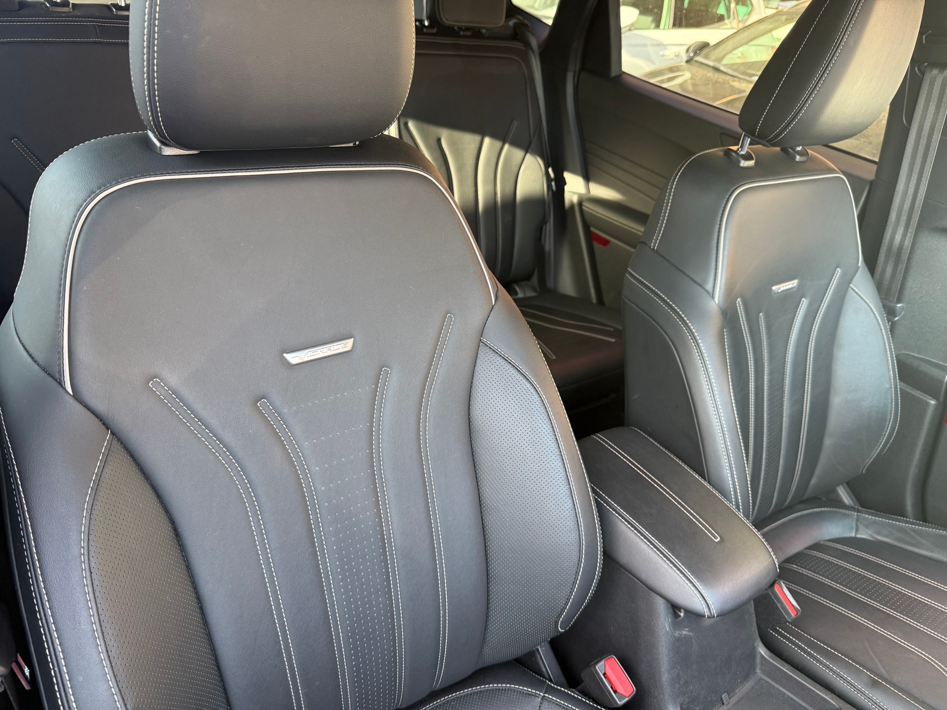 FORD Kuga 2.0 TDCi EcoBlue Vignale 4WD Automat-image-9
