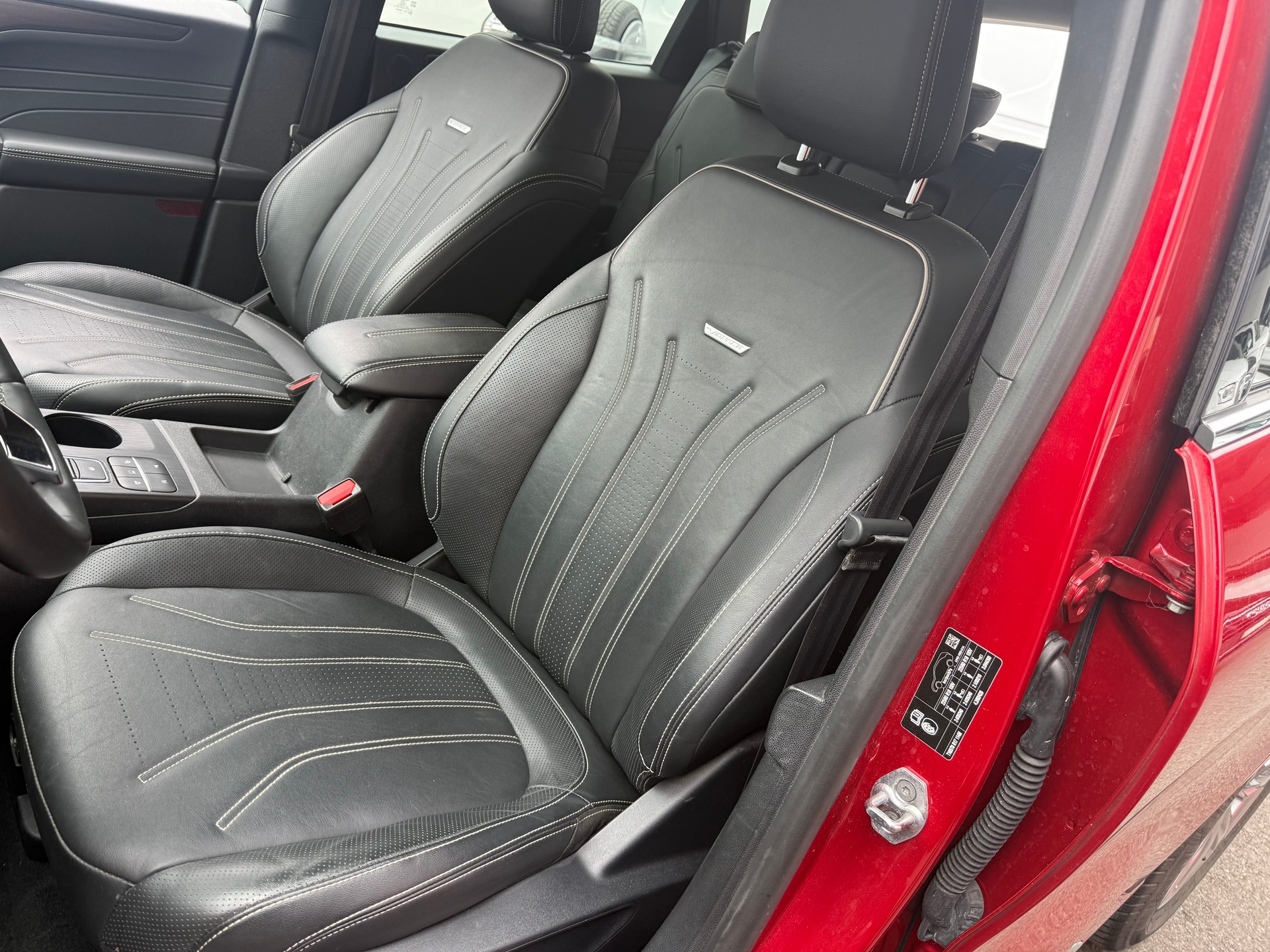 FORD Kuga 2.0 TDCi EcoBlue Vignale 4WD Automat-image-5