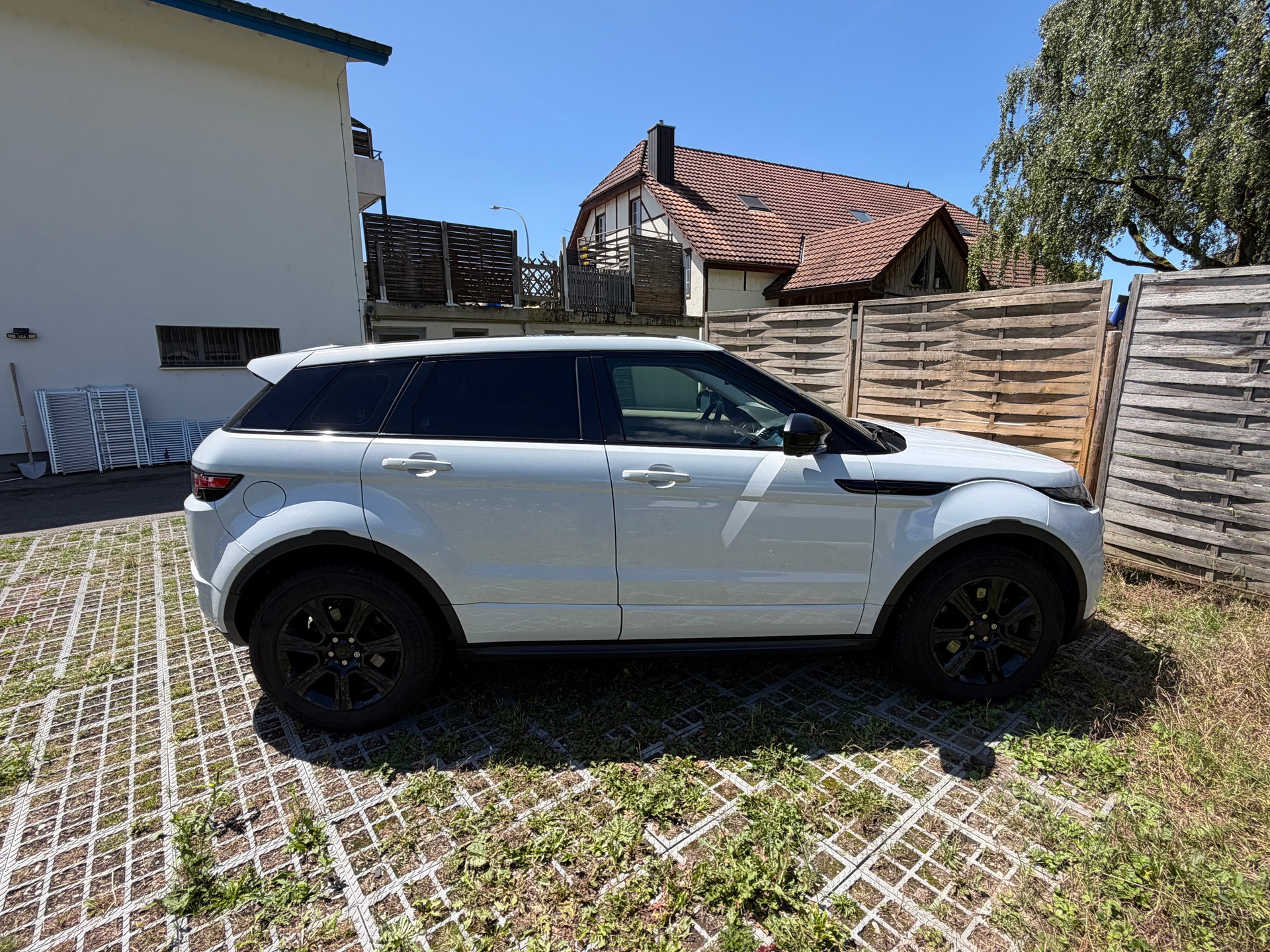 LAND ROVER 2.0 Si4 HSE Dynamic-image-2