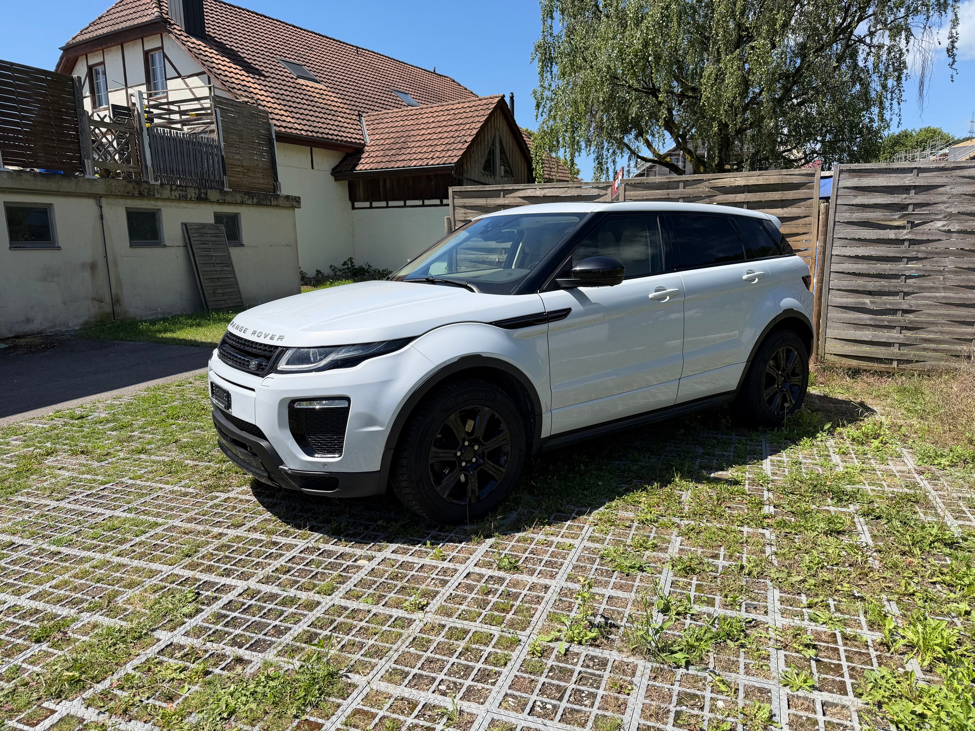 LAND ROVER 2.0 Si4 HSE Dynamic-image-1