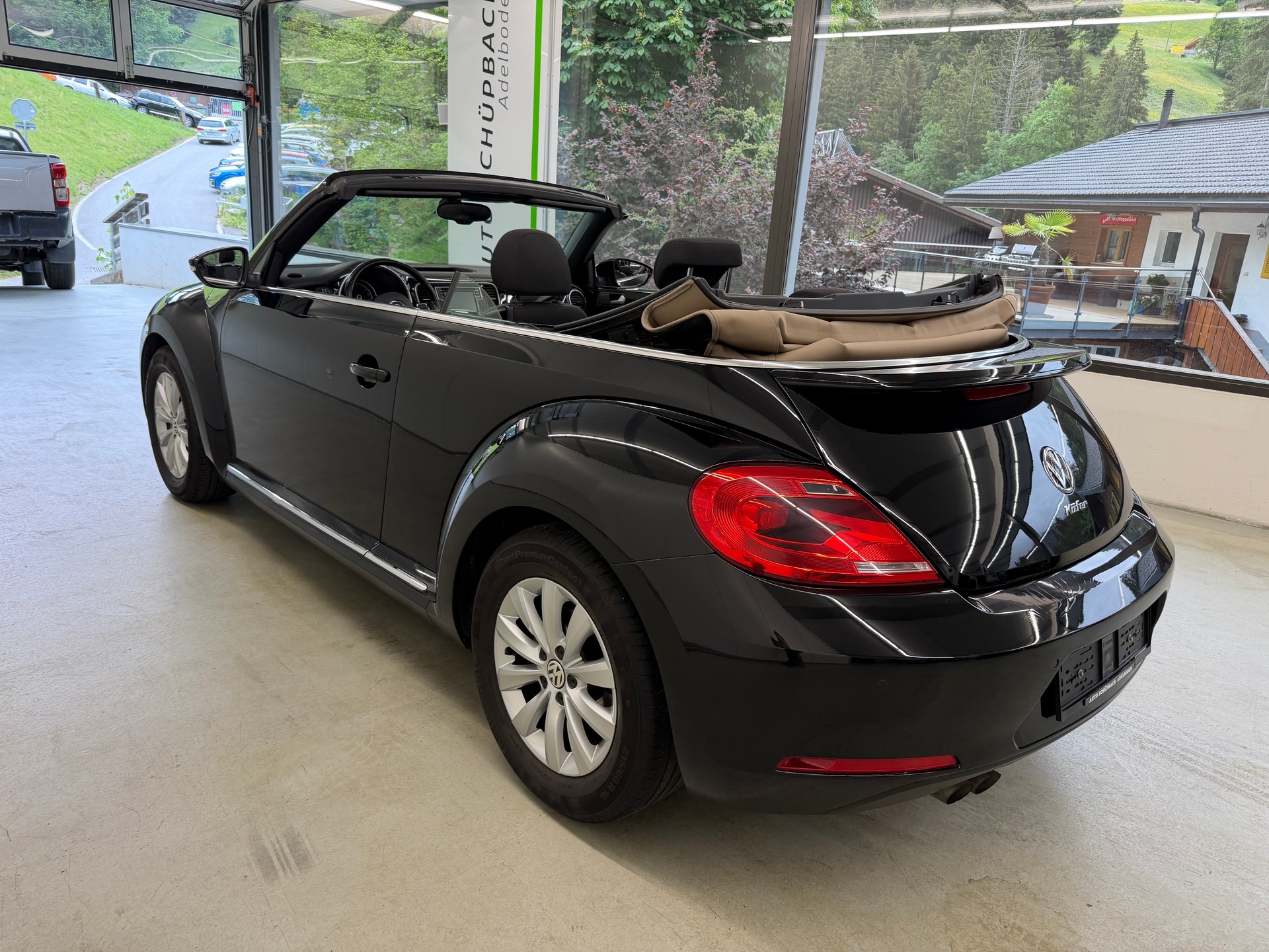VW Beetle Cabrio 1.4 TSI BMT Club DSG-image-5