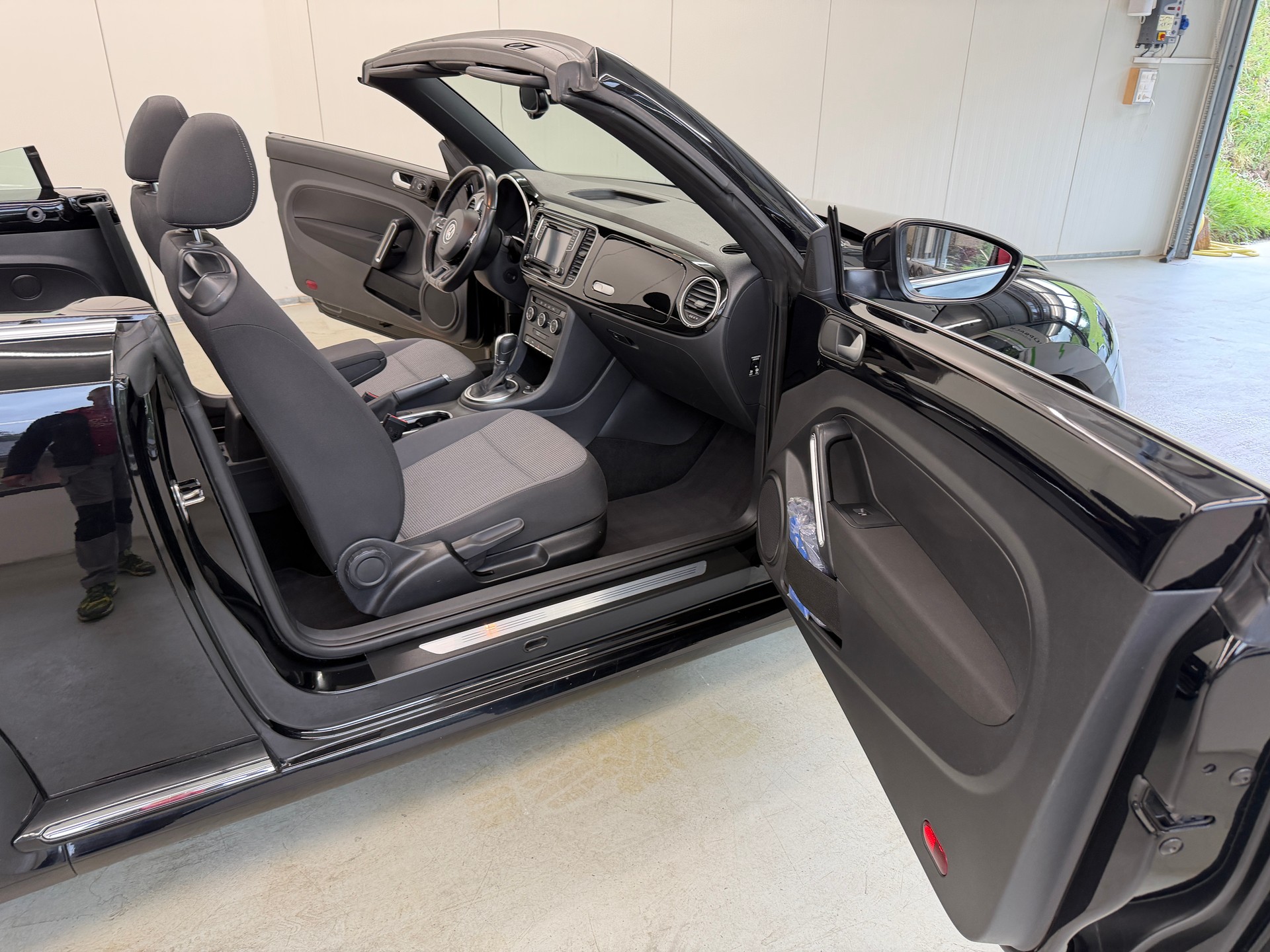 VW Beetle Cabrio 1.4 TSI BMT Club DSG-image-14