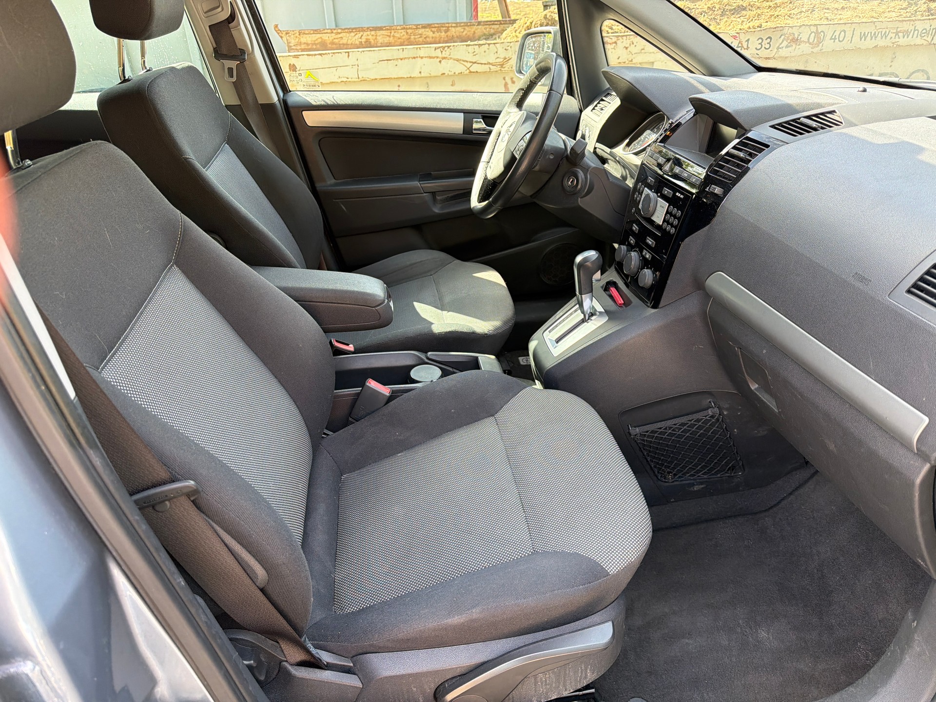OPEL Zafira 2.2i 16V Anniversary Edition Automatic-image-8