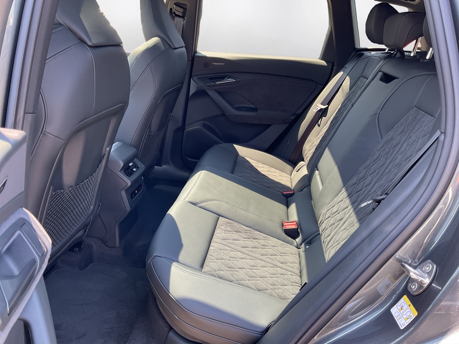 AUDI Q6 e-tron quattro-image-10