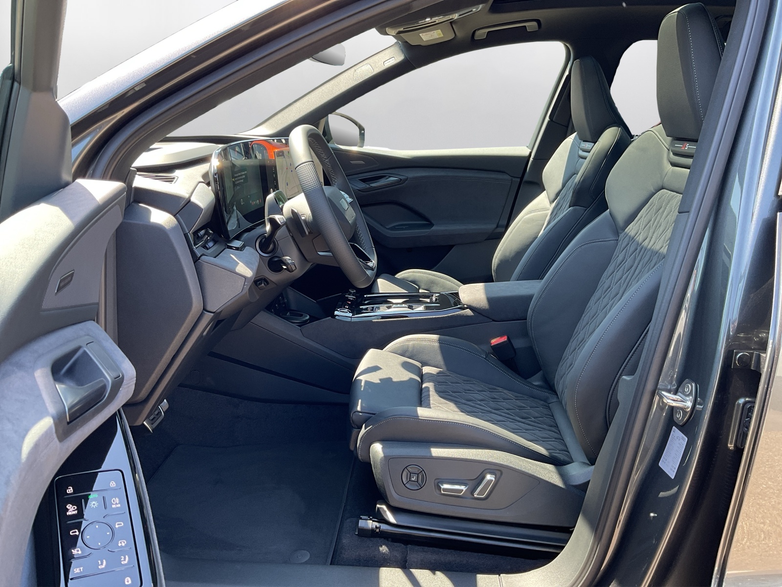 AUDI Q6 e-tron quattro-image-9