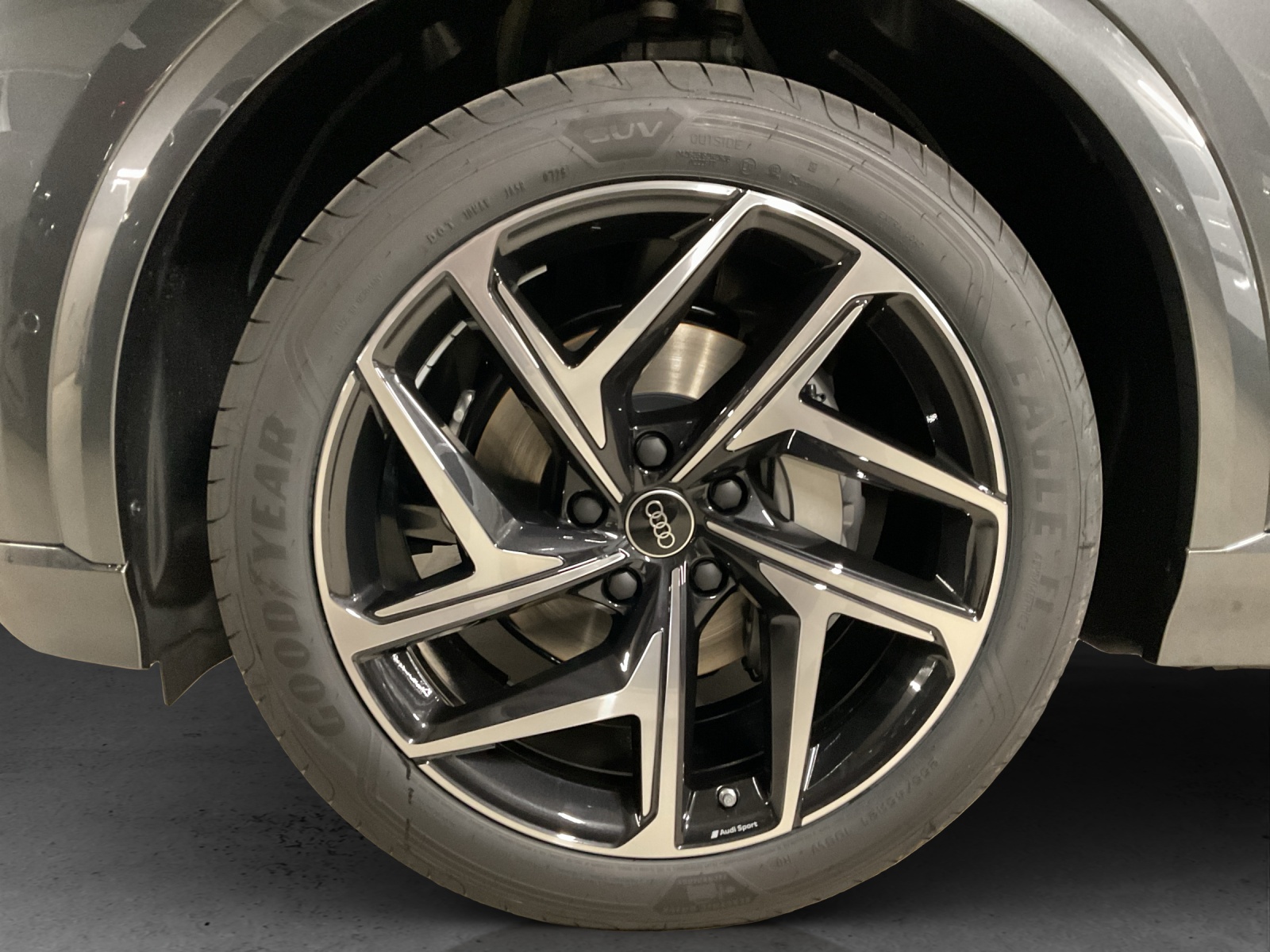 AUDI Q6 e-tron quattro-image-12