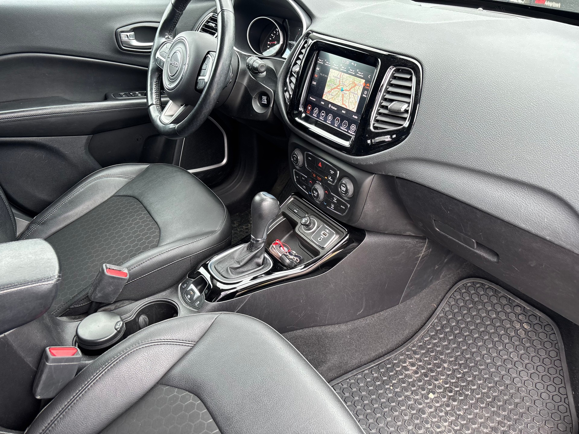 JEEP Compass 4x2 1.3 Turbo Night Eagle DKG-image-7