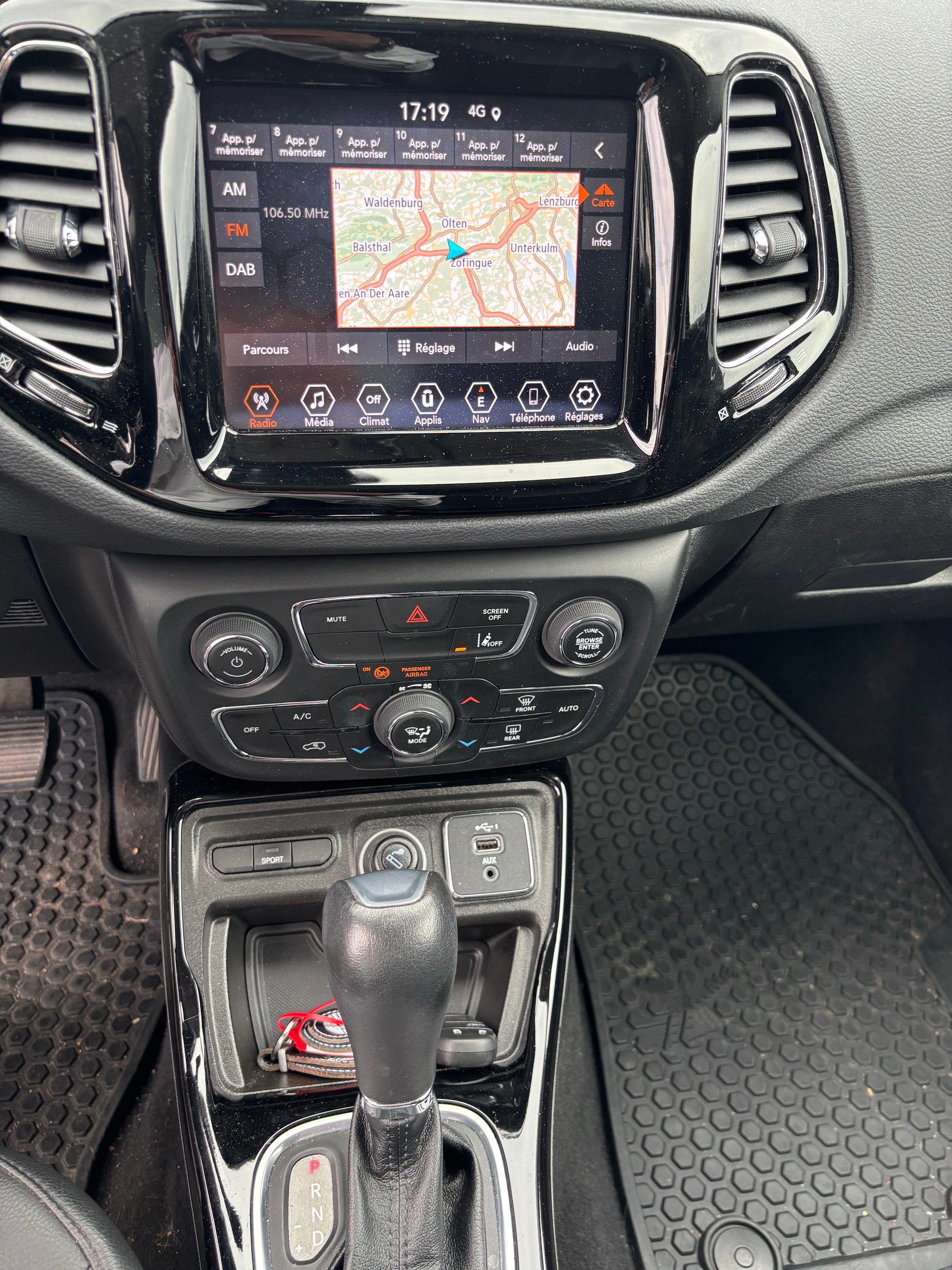 JEEP Compass 4x2 1.3 Turbo Night Eagle DKG-image-9