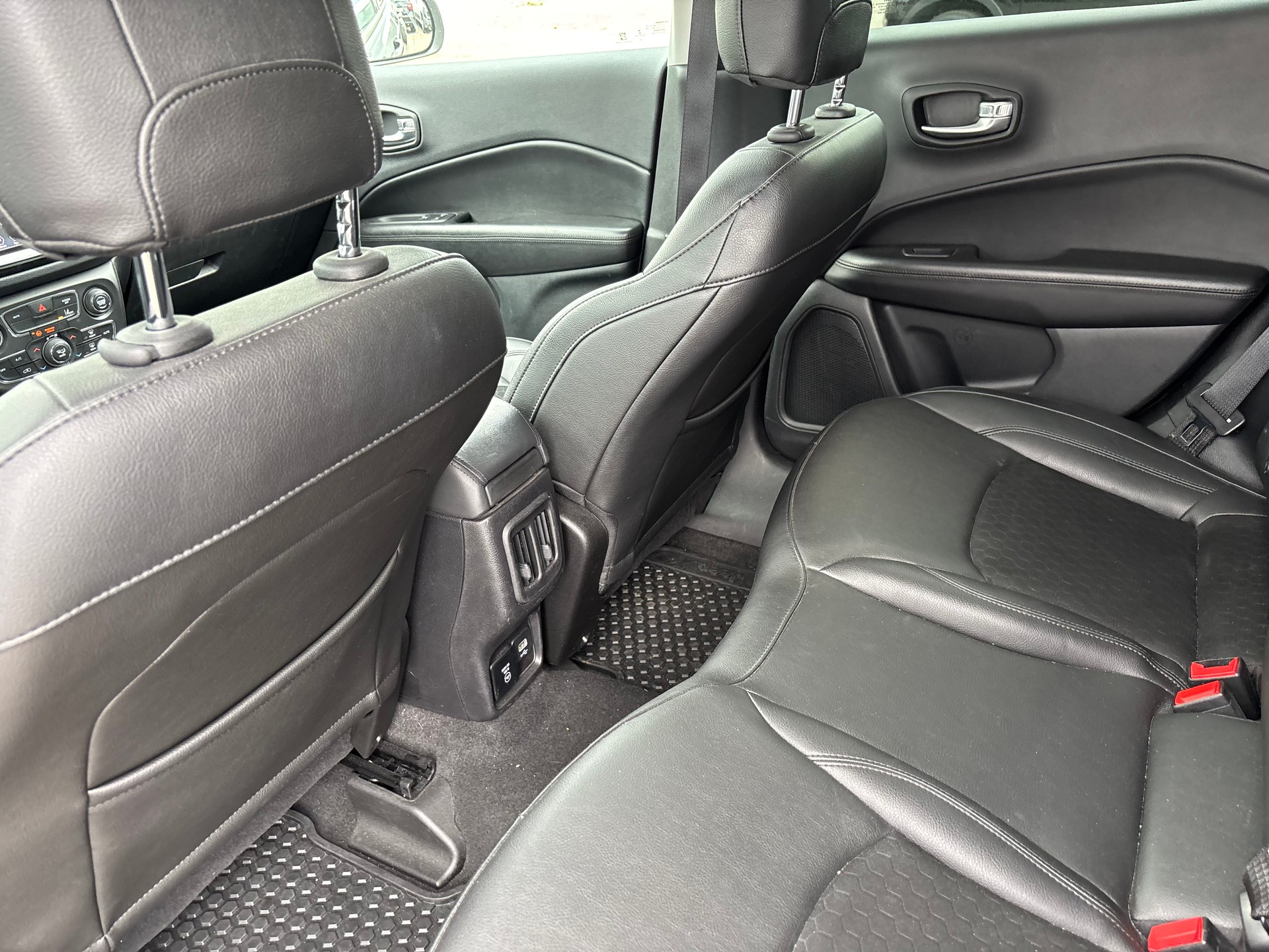 JEEP Compass 4x2 1.3 Turbo Night Eagle DKG-image-6