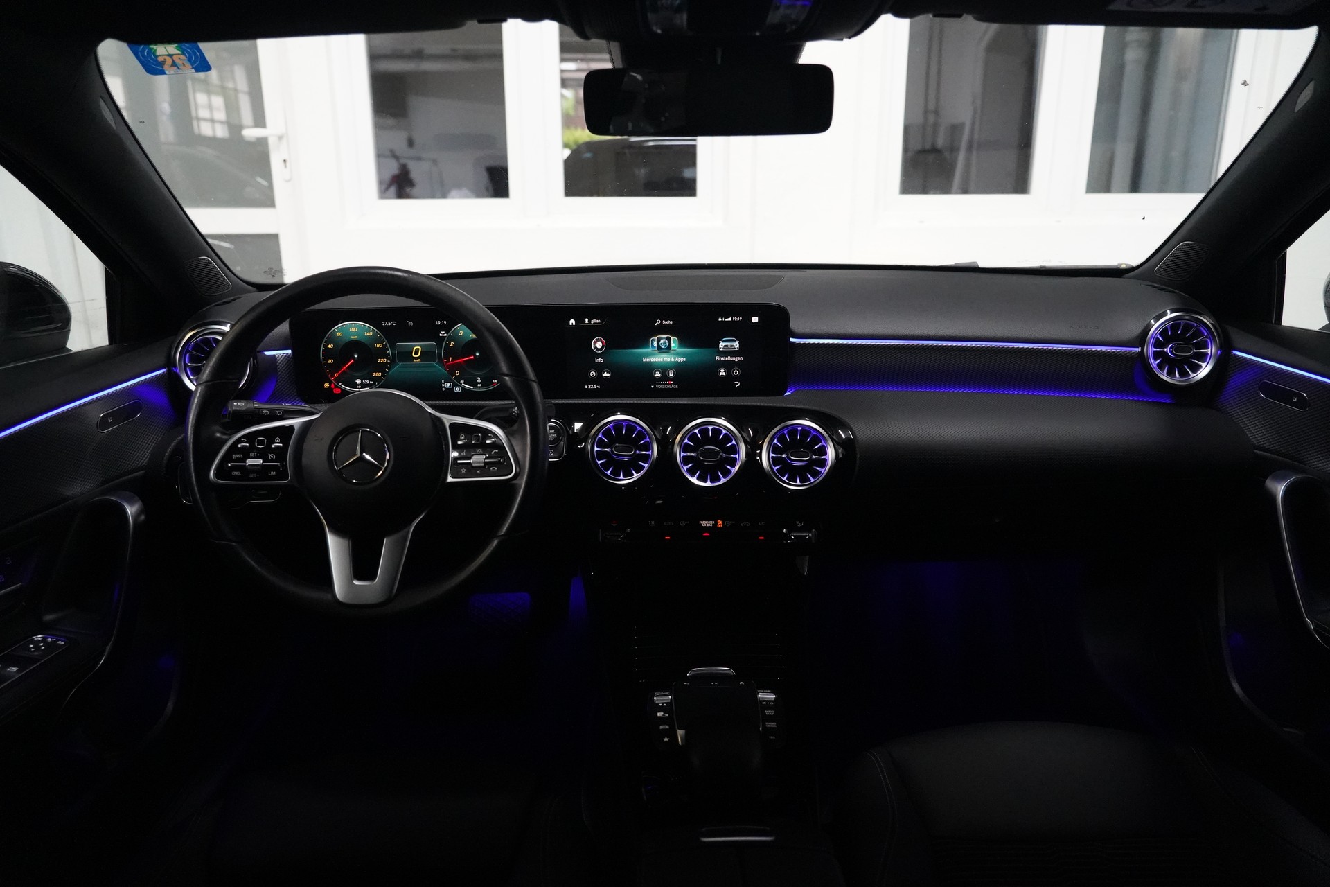 MERCEDES-BENZ A 180 Progressive 7G-DCT-image-11