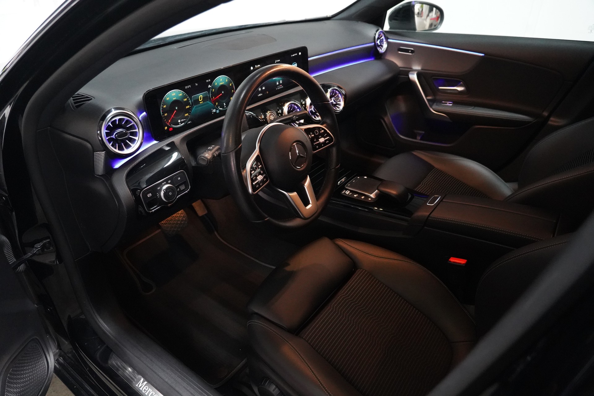 MERCEDES-BENZ A 180 Progressive 7G-DCT-image-8