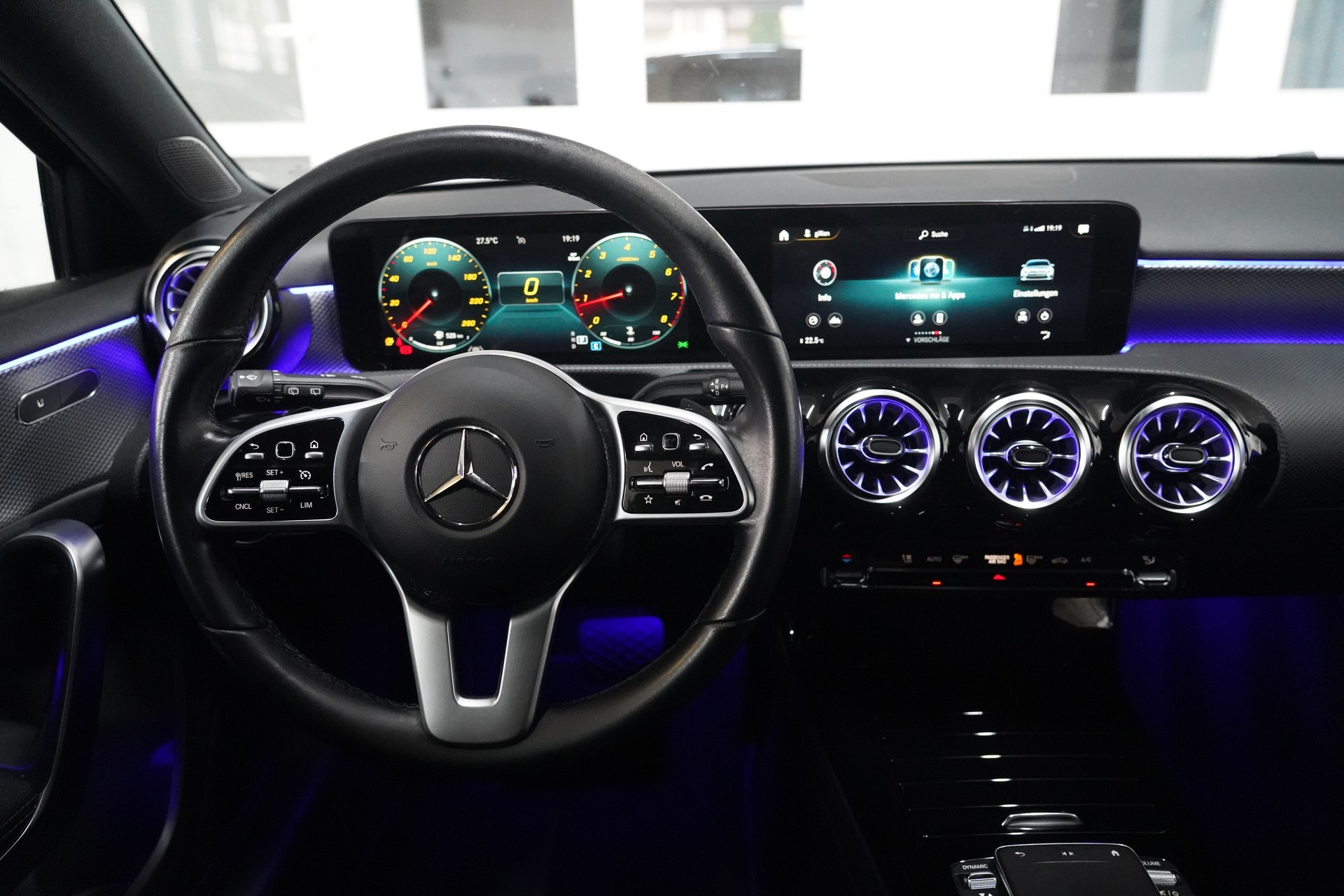 MERCEDES-BENZ A 180 Progressive 7G-DCT-image-12