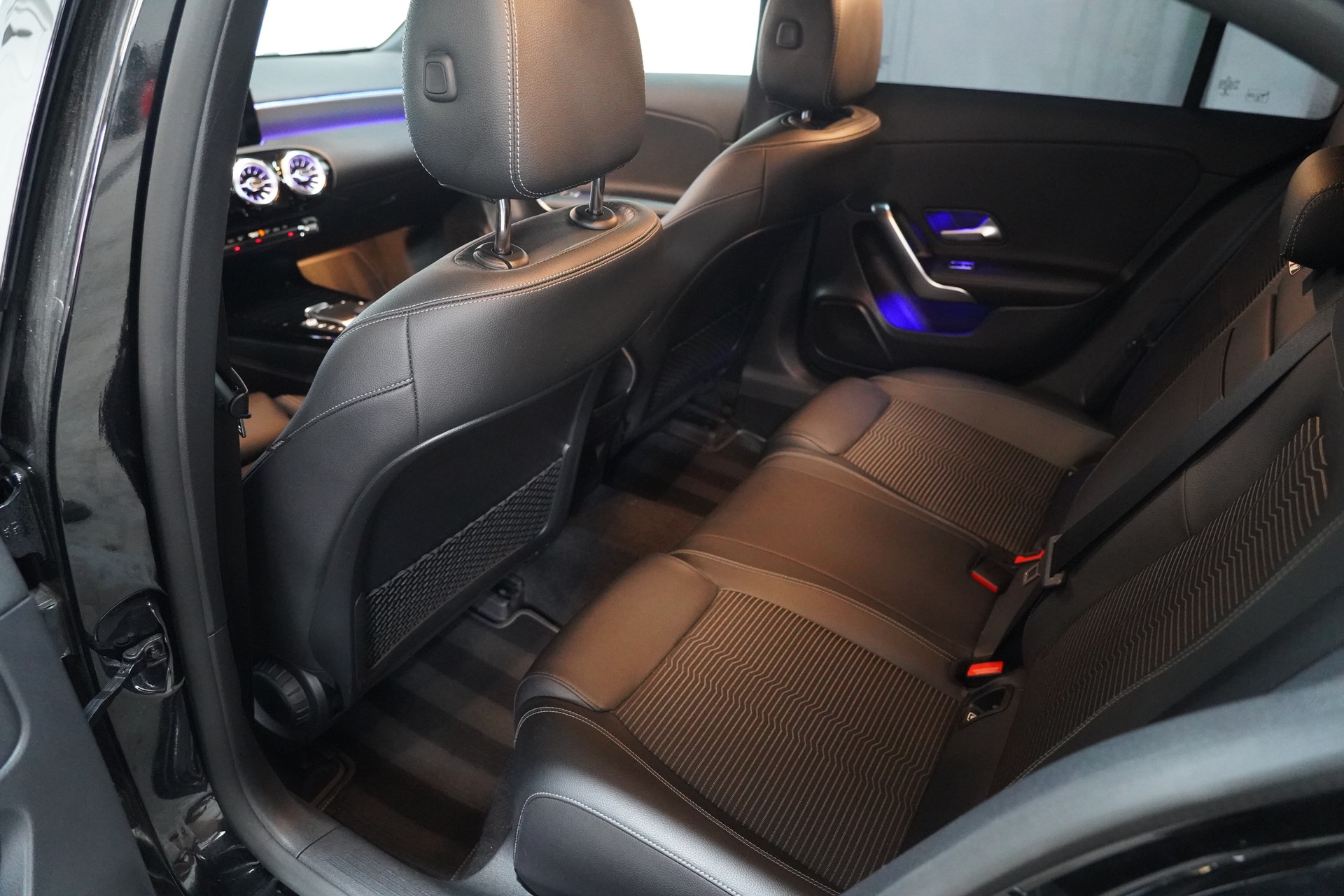 MERCEDES-BENZ A 180 Progressive 7G-DCT-image-10