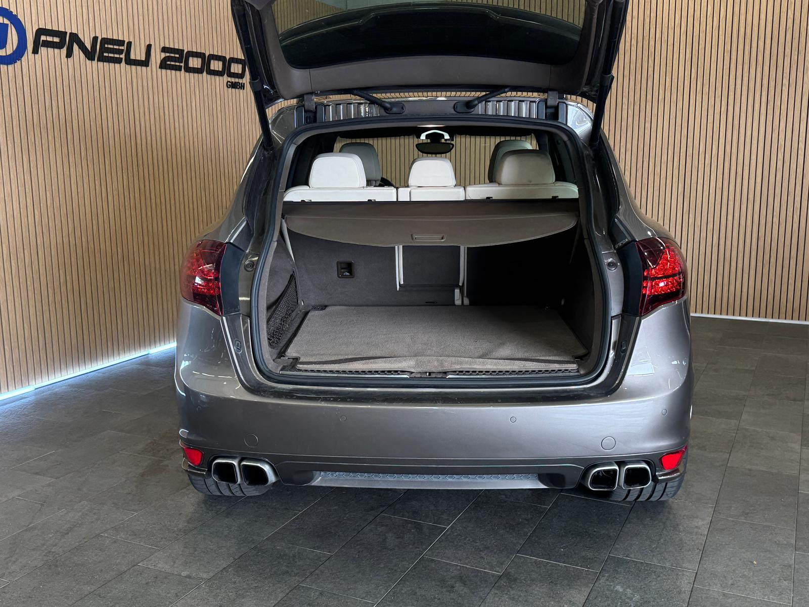 PORSCHE Cayenne S Diesel-image-2