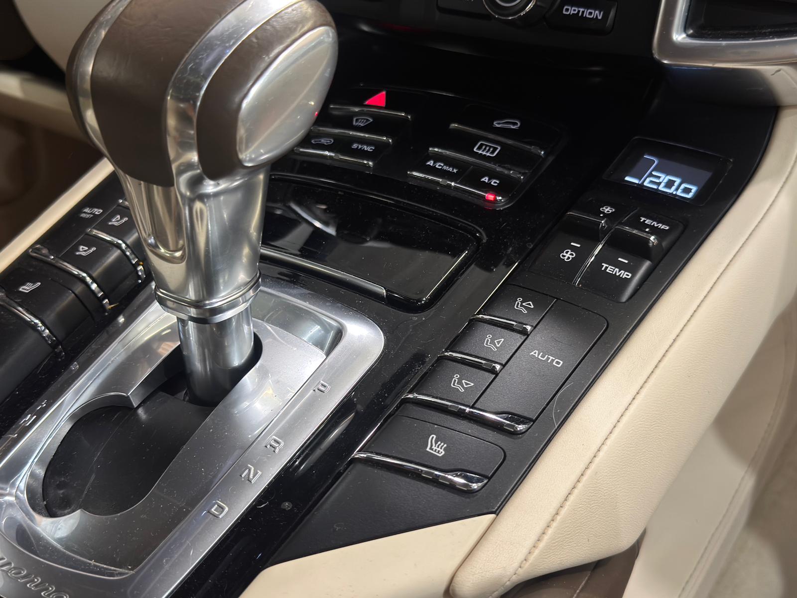 PORSCHE Cayenne S Diesel-image-17