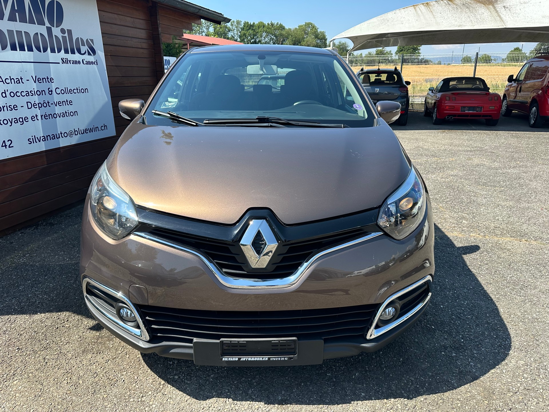 RENAULT Captur 1.2 T 16V Dynamique EDC-showroom-element-1