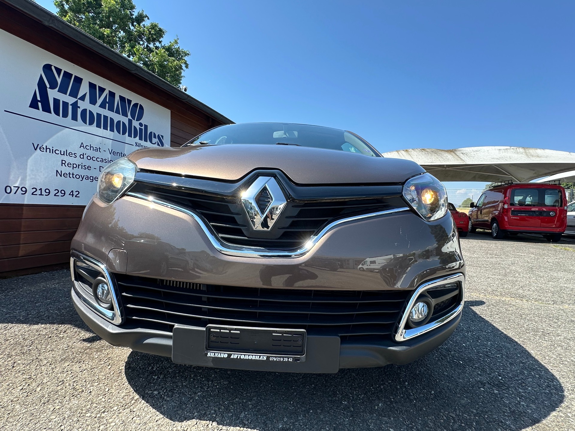 RENAULT Captur 1.2 T 16V Dynamique EDC-showroom-element-3