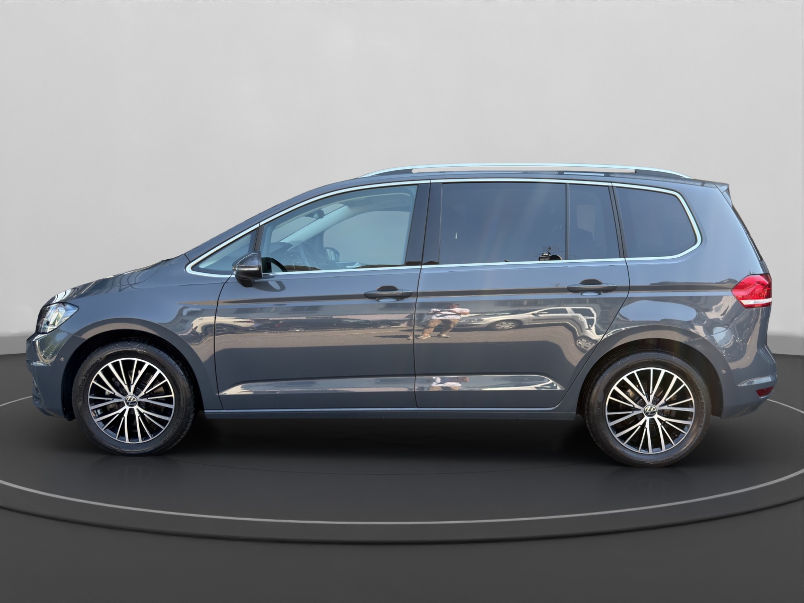 VW Touran 1.5 TSI Highline DSG-image-1