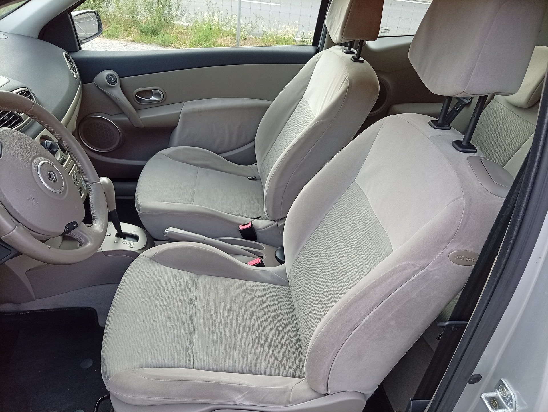 RENAULT Clio 1.6 16V Privilège-image-13