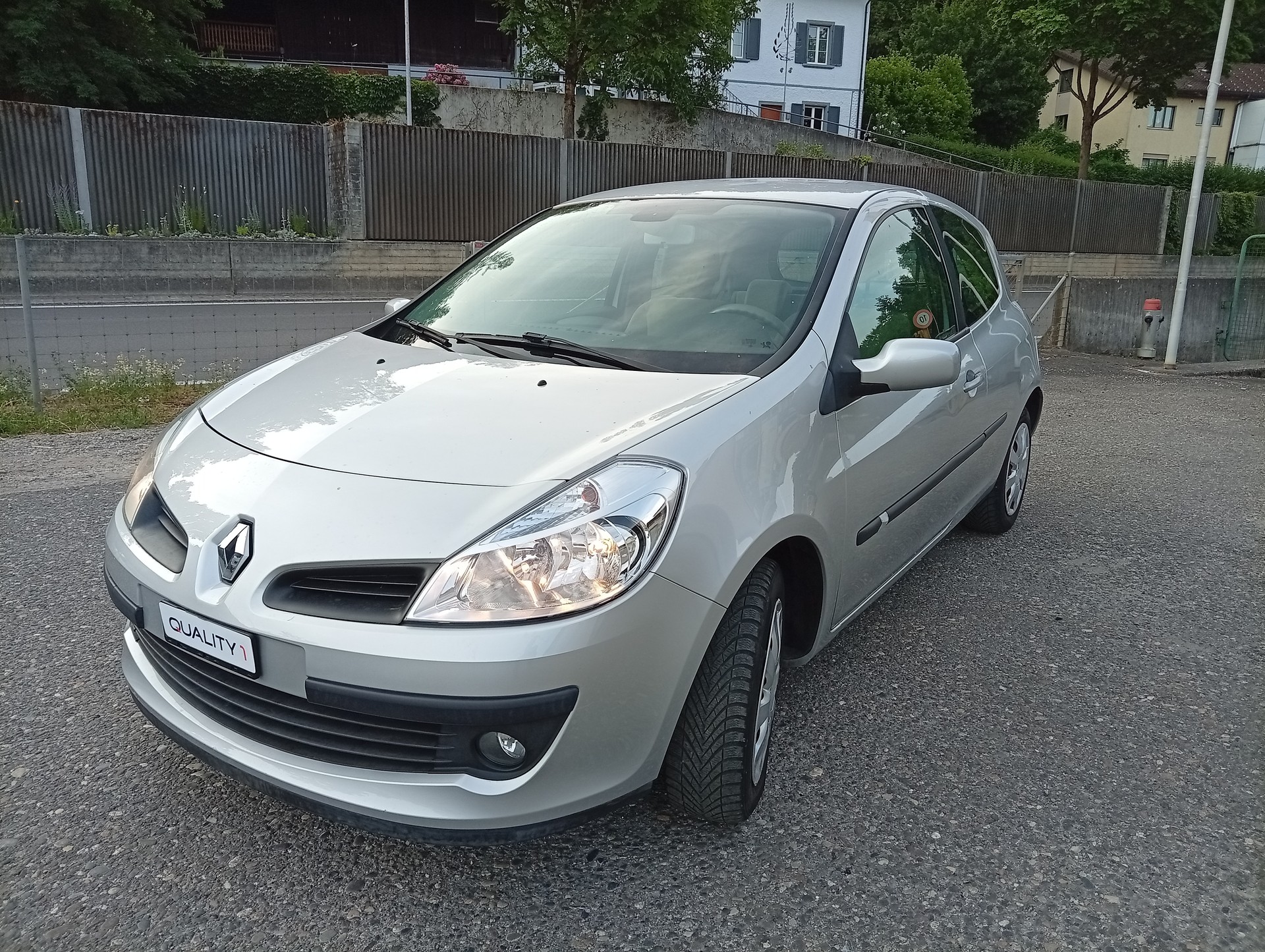 RENAULT Clio 1.6 16V Privilège-image-1