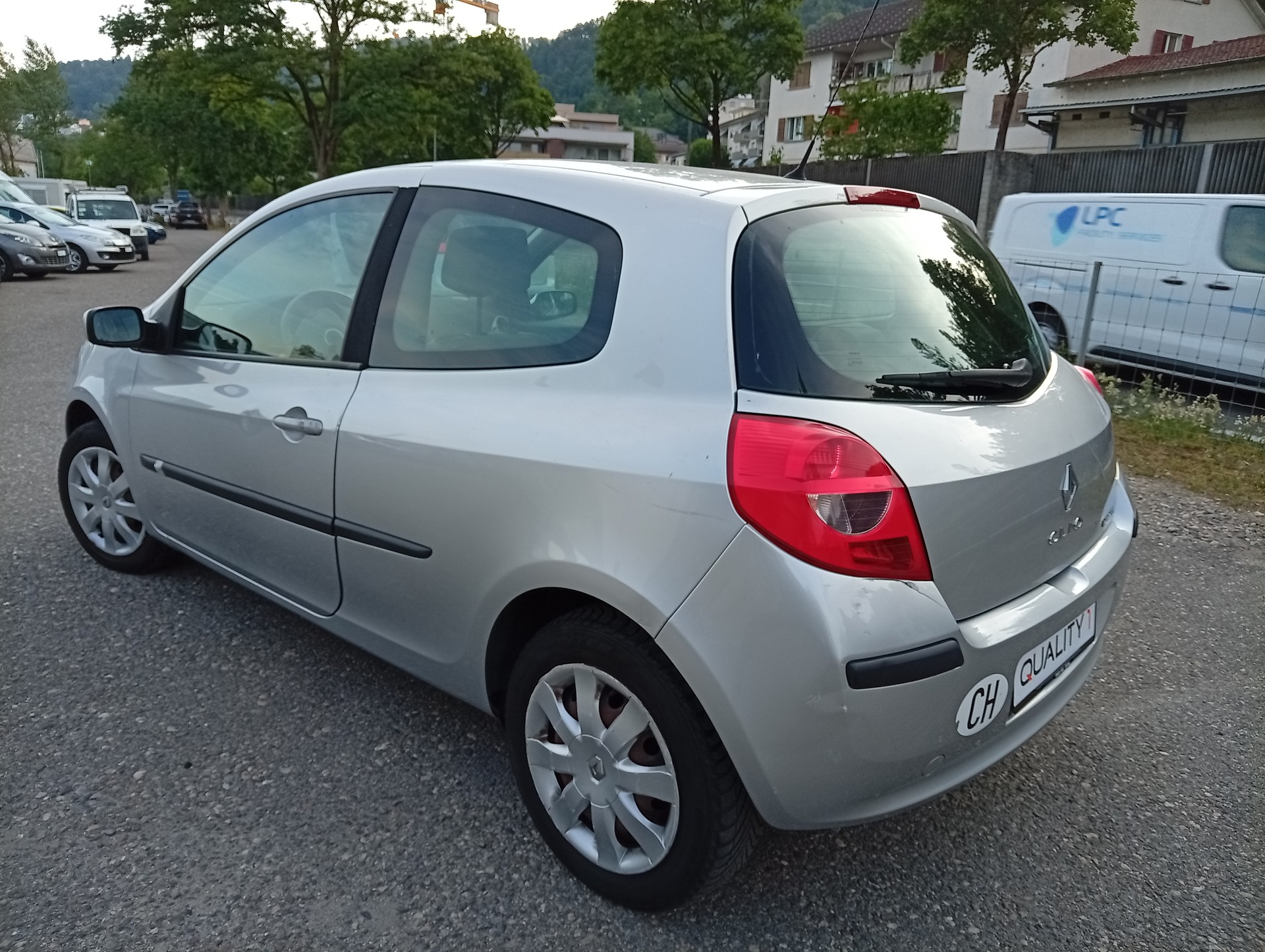 RENAULT Clio 1.6 16V Privilège-image-3