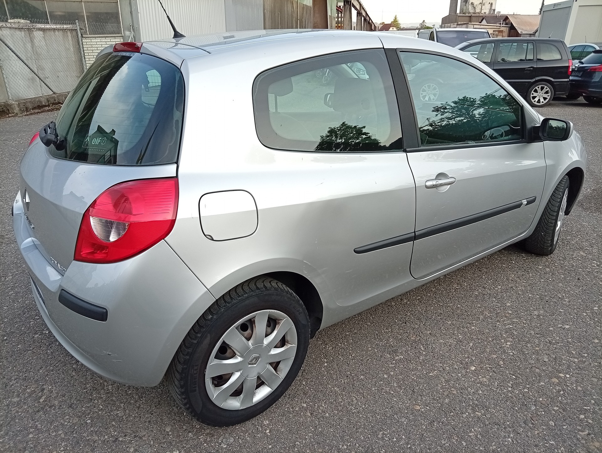 RENAULT Clio 1.6 16V Privilège-image-9