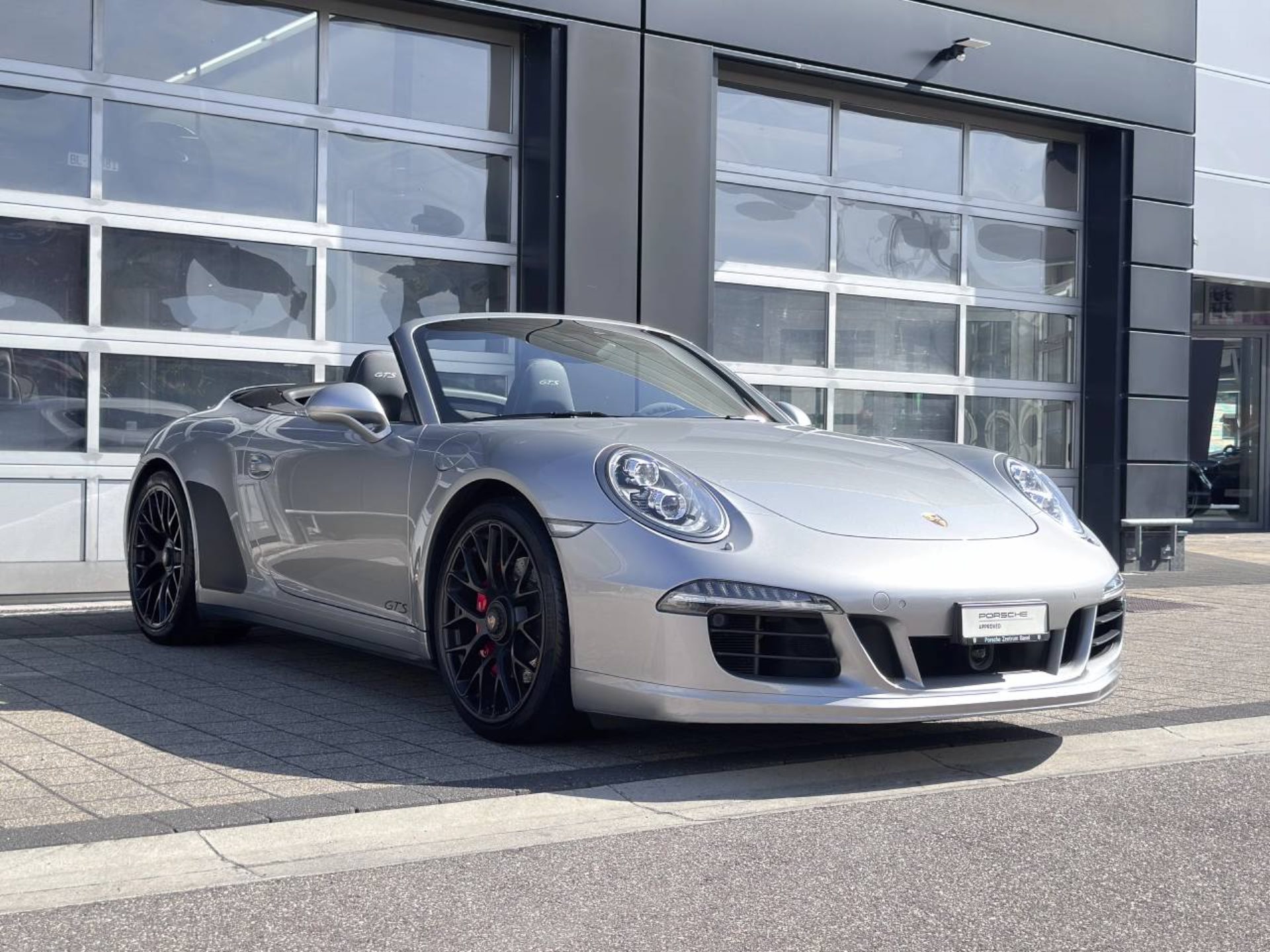 PORSCHE 911 Carrera GTS Cabriolet-image-11