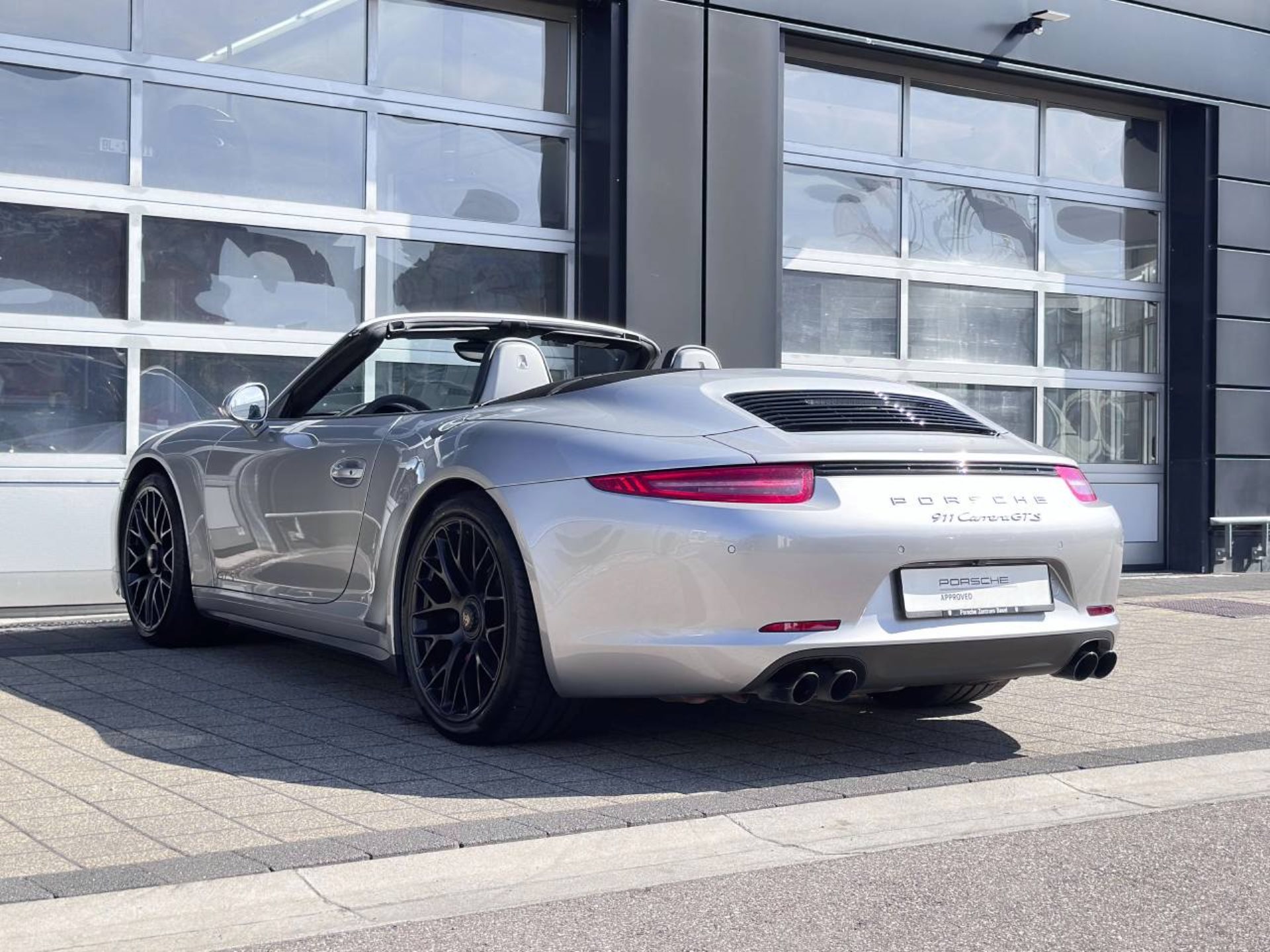 PORSCHE 911 Carrera GTS Cabriolet-image-10