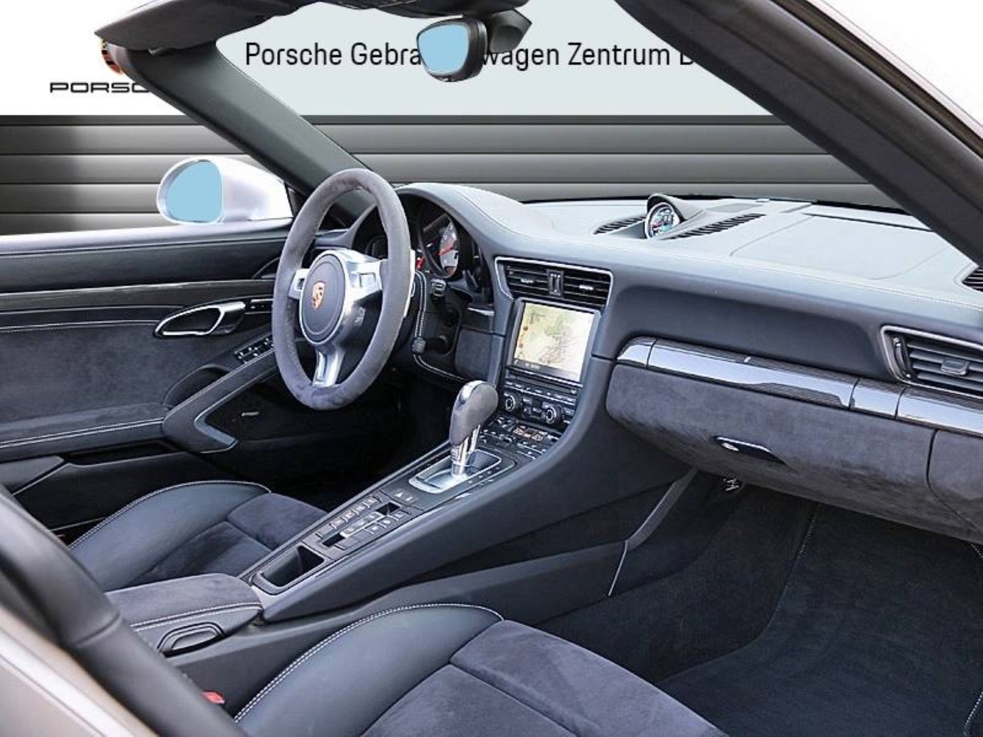 PORSCHE 911 Carrera GTS Cabriolet-image-4