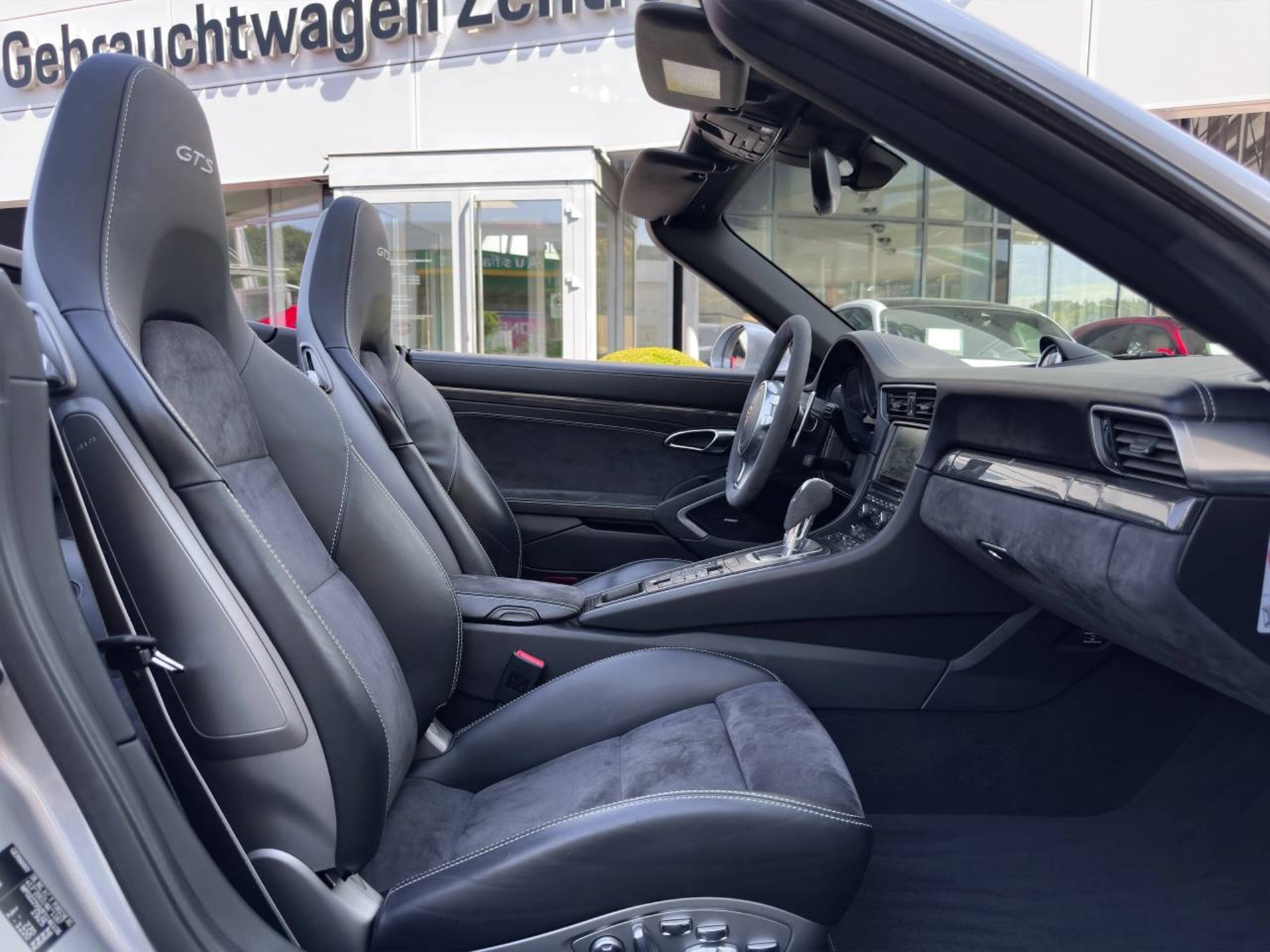 PORSCHE 911 Carrera GTS Cabriolet-image-25
