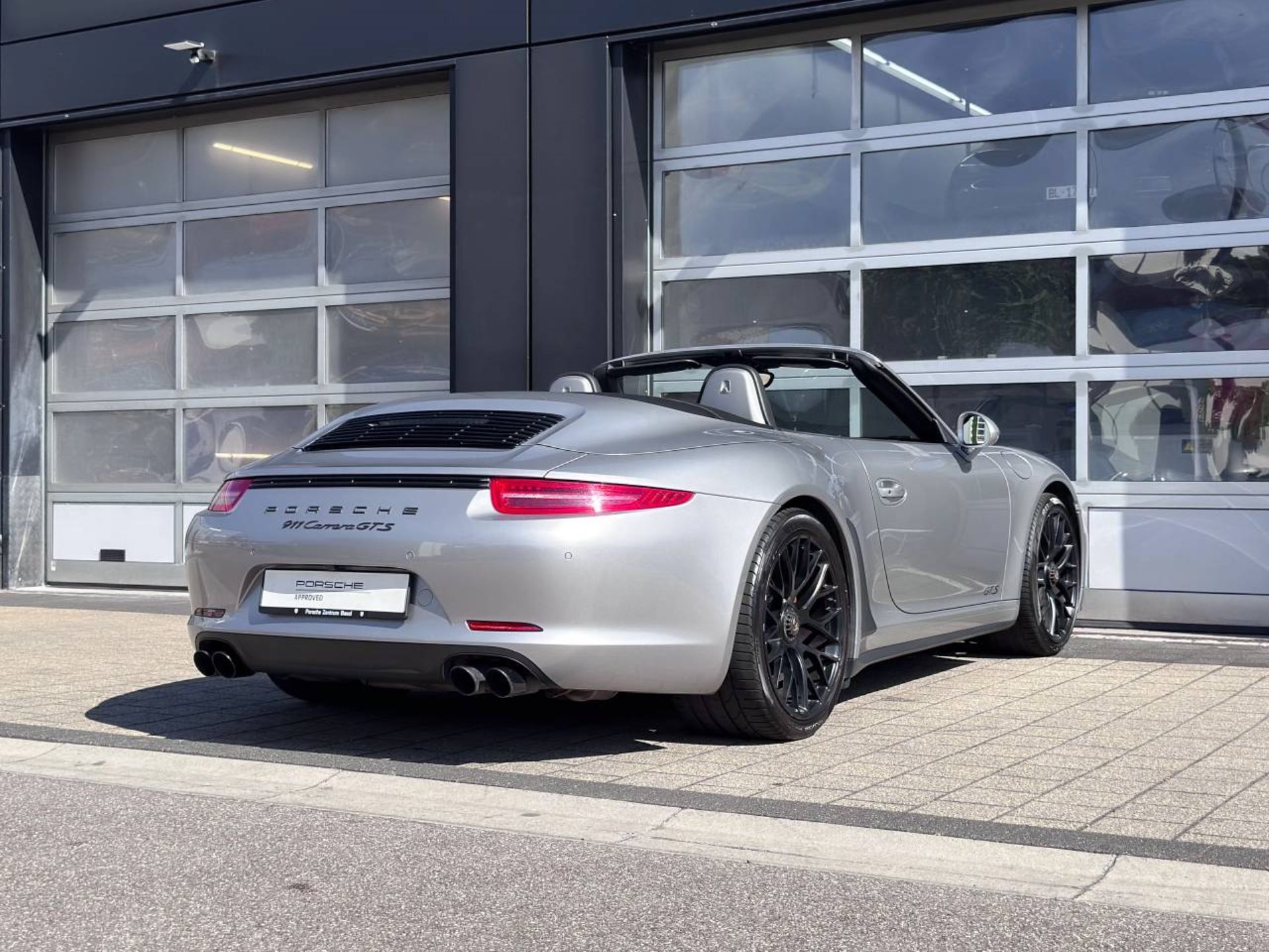 PORSCHE 911 Carrera GTS Cabriolet-image-9