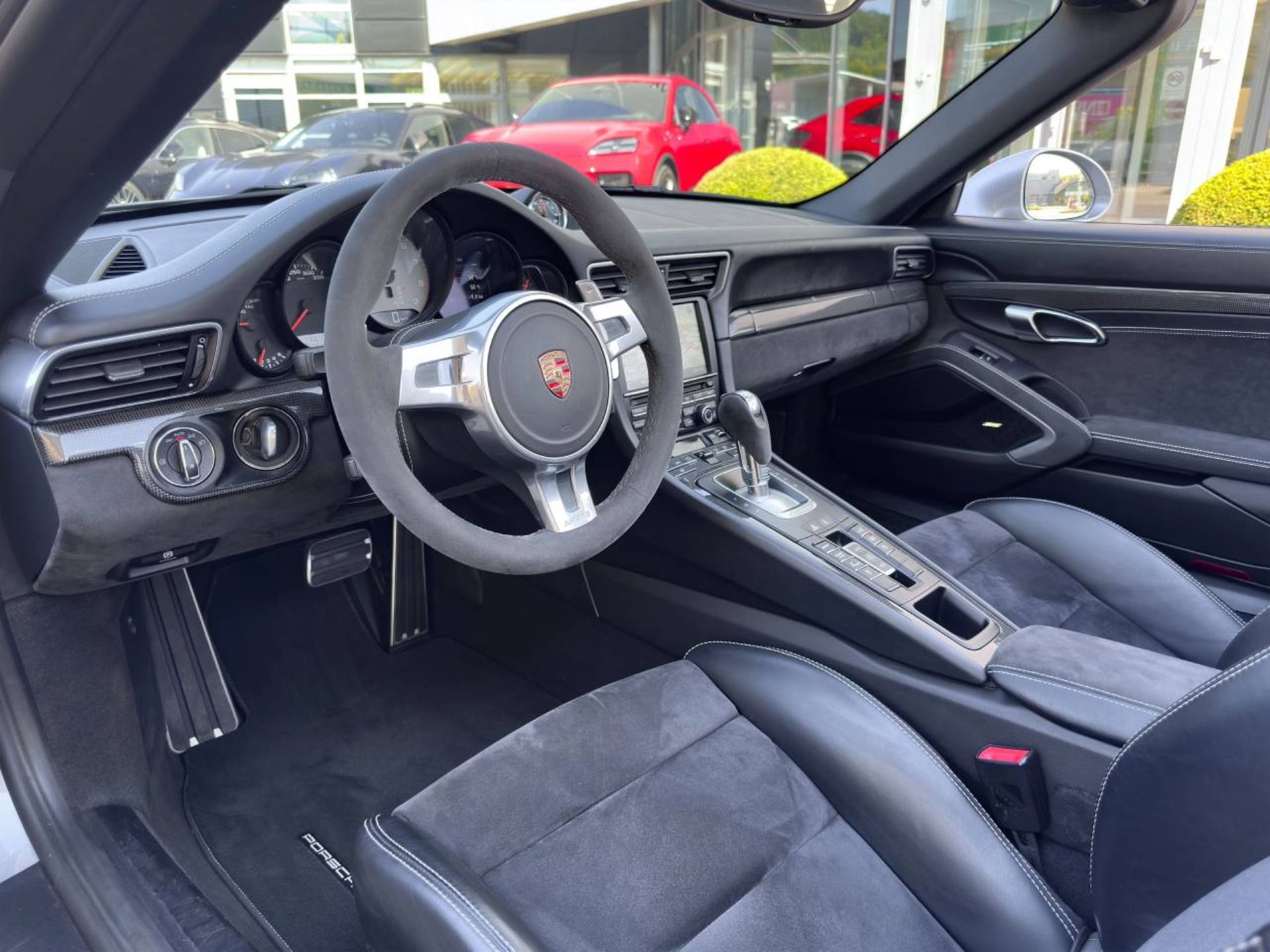 PORSCHE 911 Carrera GTS Cabriolet-showroom-element-3