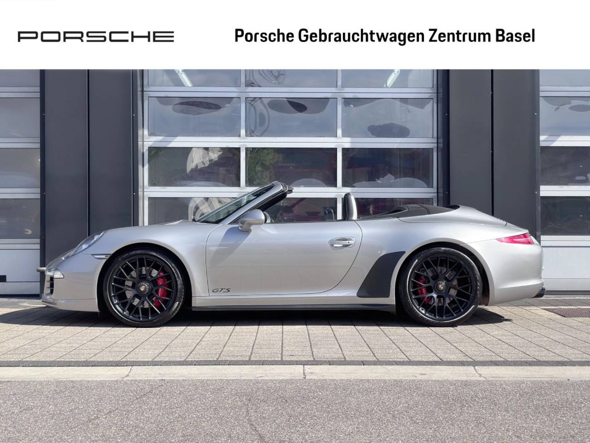 PORSCHE 911 Carrera GTS Cabriolet-showroom-element-1