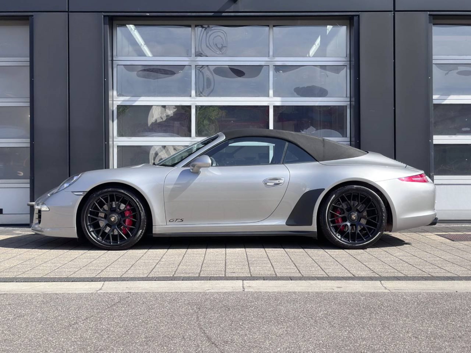 PORSCHE 911 Carrera GTS Cabriolet-image-13