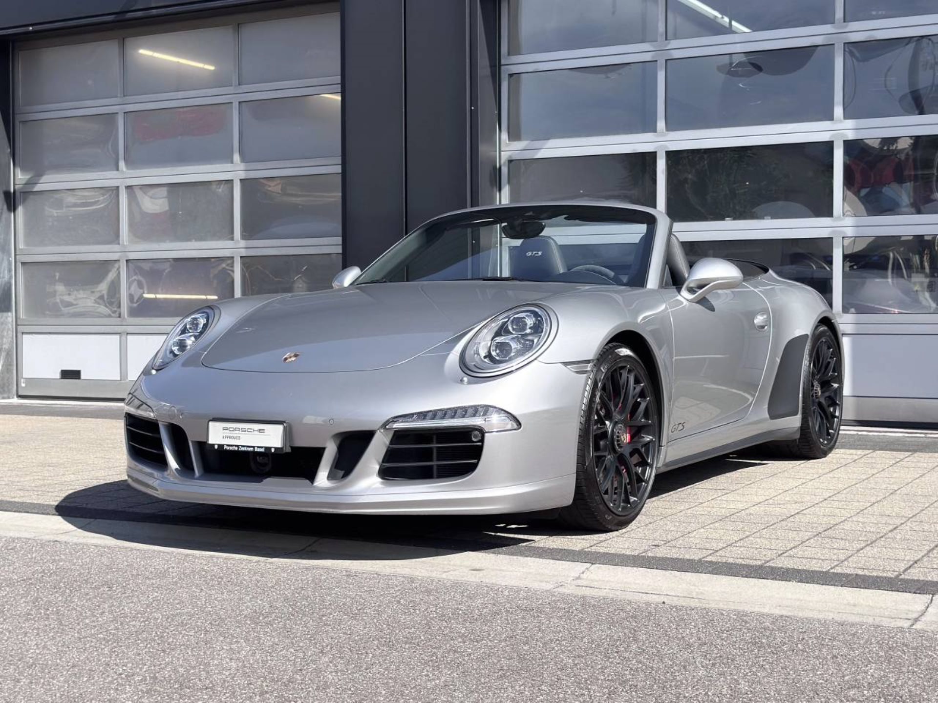 PORSCHE 911 Carrera GTS Cabriolet-image-8