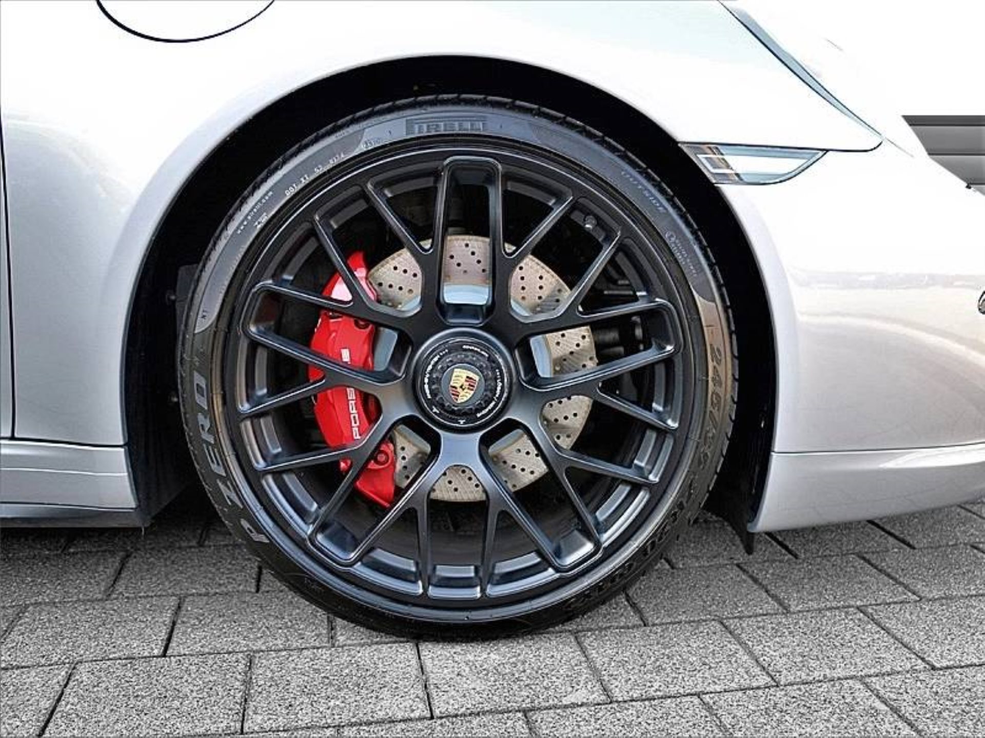 PORSCHE 911 Carrera GTS Cabriolet-image-7