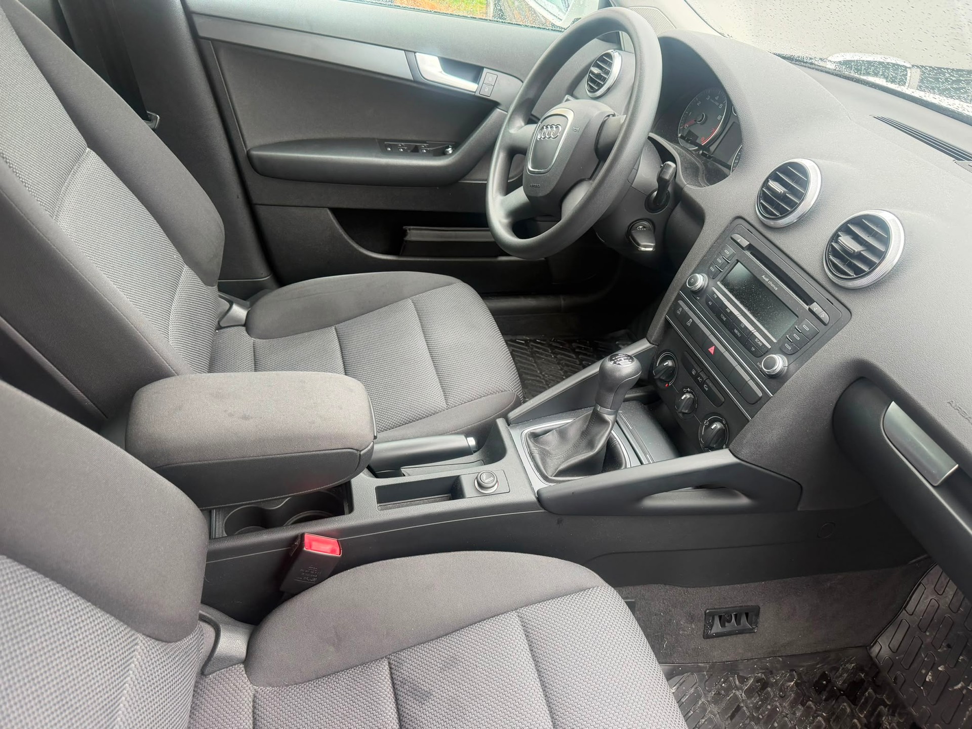 AUDI A3 Sportback 1.2 TFSI Attraction-image-5