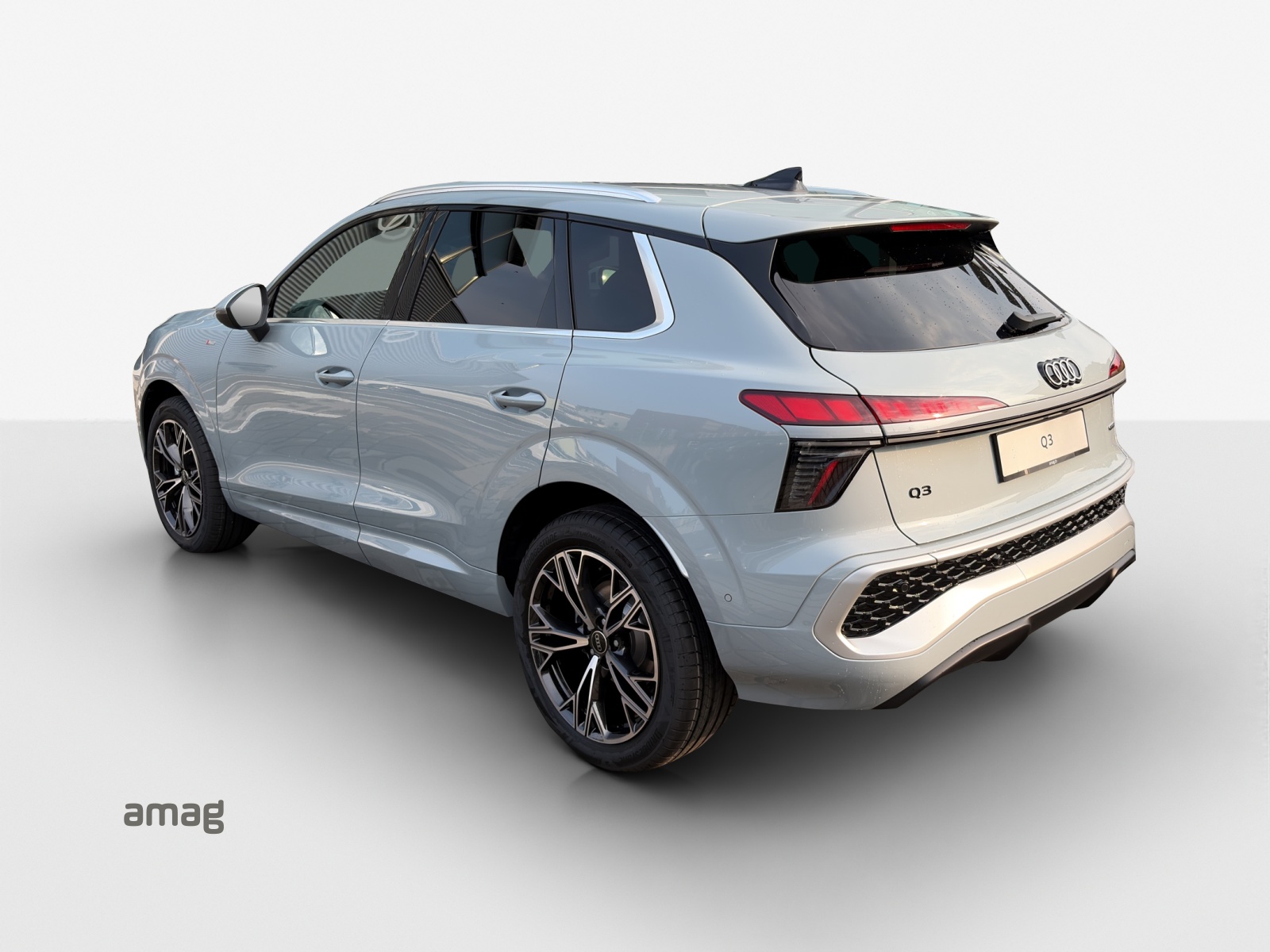 AUDI Q3 SUV TFSI quattro 150 kW S tronic-image-2