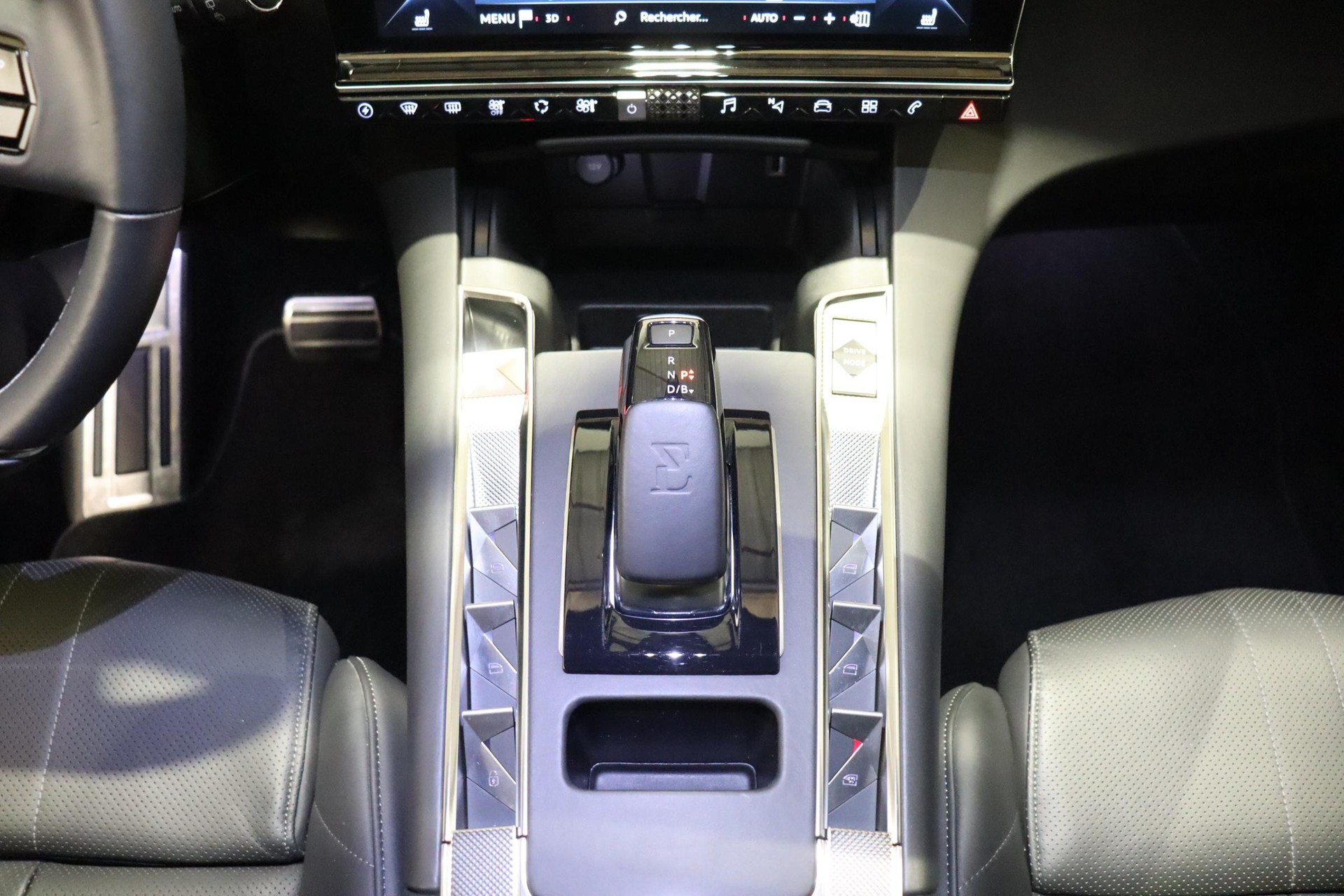 DS AUTOMOBILES 7 Crossback 1.6 E-Tense Be Chic 4x4-image-10