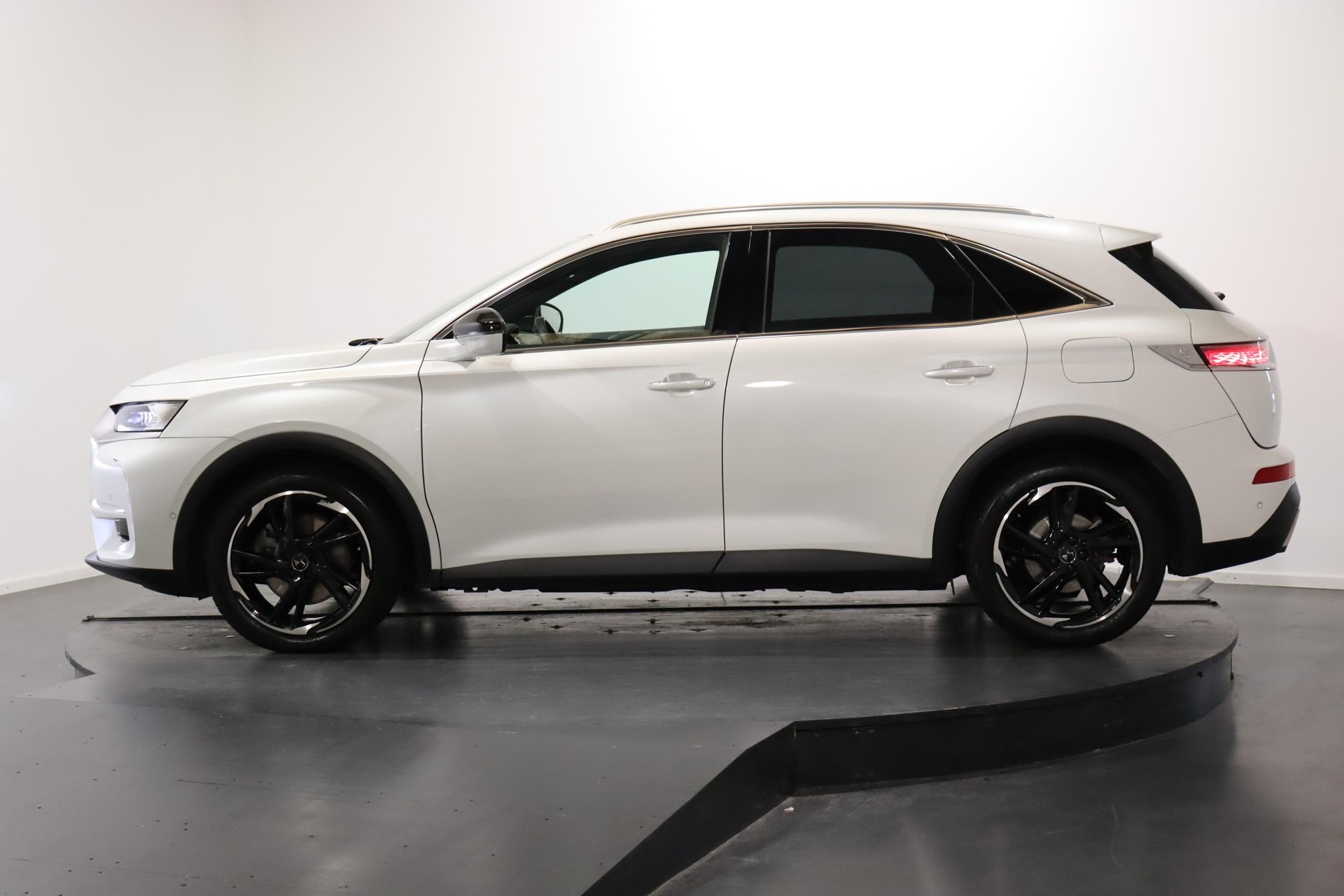 DS AUTOMOBILES 7 Crossback 1.6 E-Tense Be Chic 4x4-image-1
