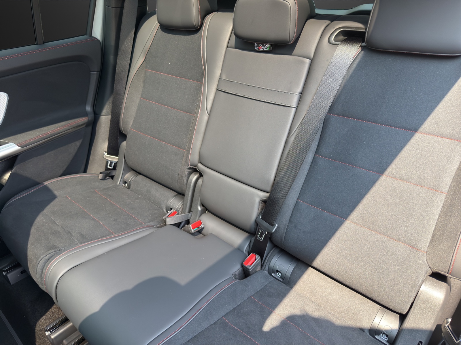 MERCEDES-BENZ GLB 220 4Matic 8G-Tronic-image-14