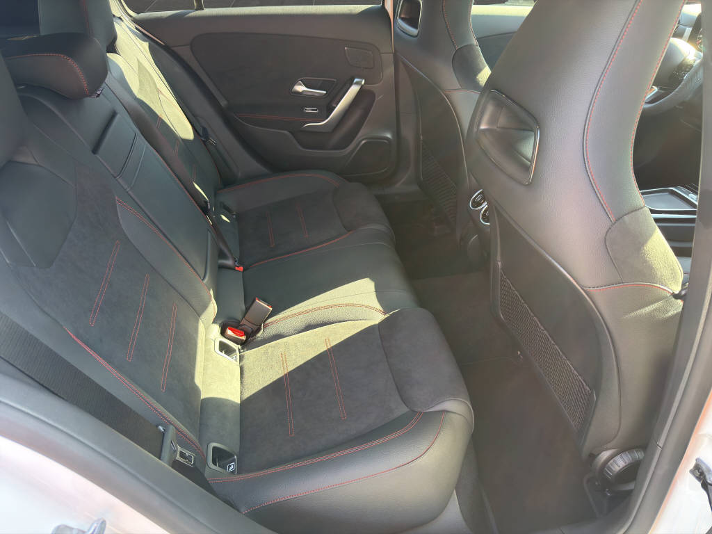 MERCEDES-BENZ A 220 4MATIC-image-9