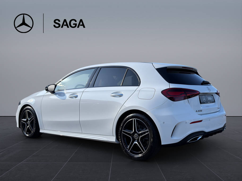 MERCEDES-BENZ A 220 4MATIC-showroom-element-3