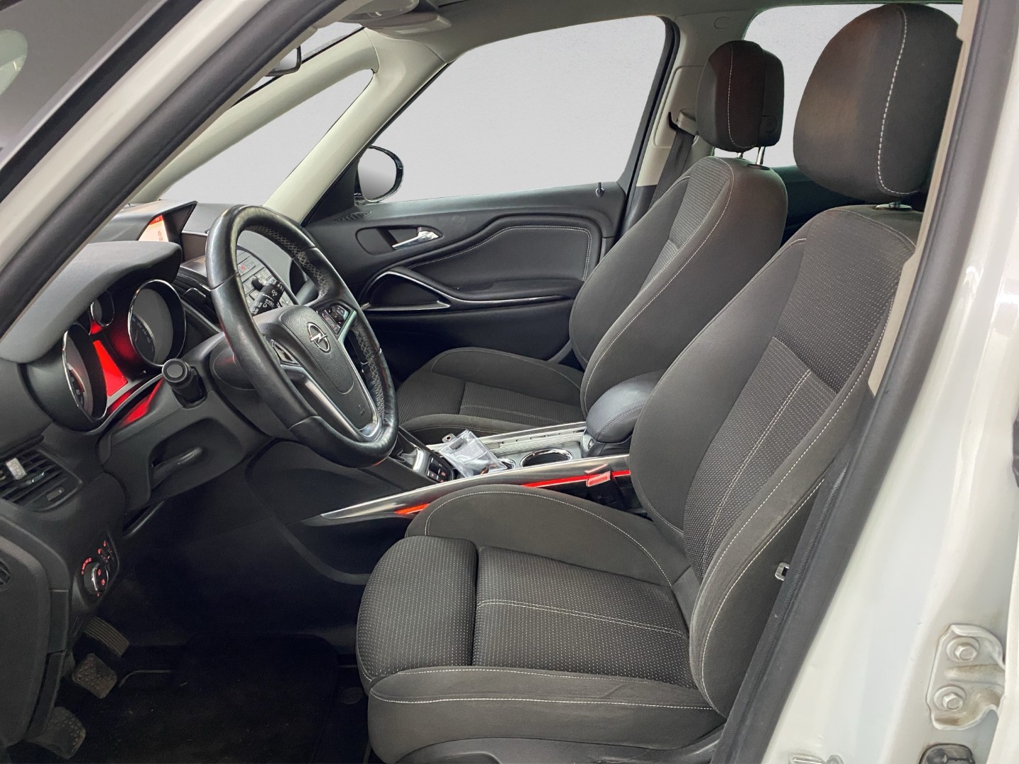 OPEL Zafira Tourer 1.4i 16V Cosmo-image-8