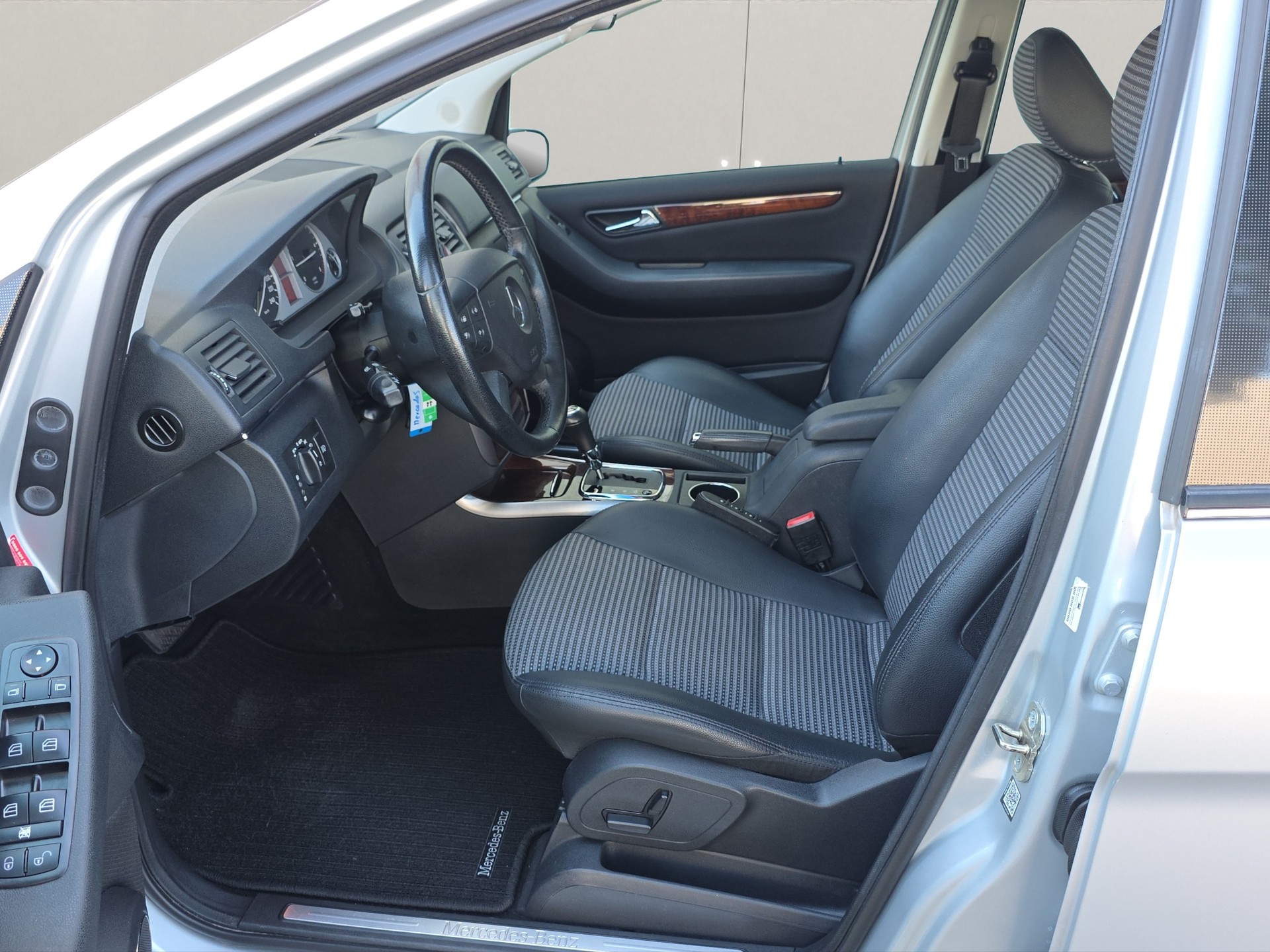 MERCEDES-BENZ B 200 CDI-image-8