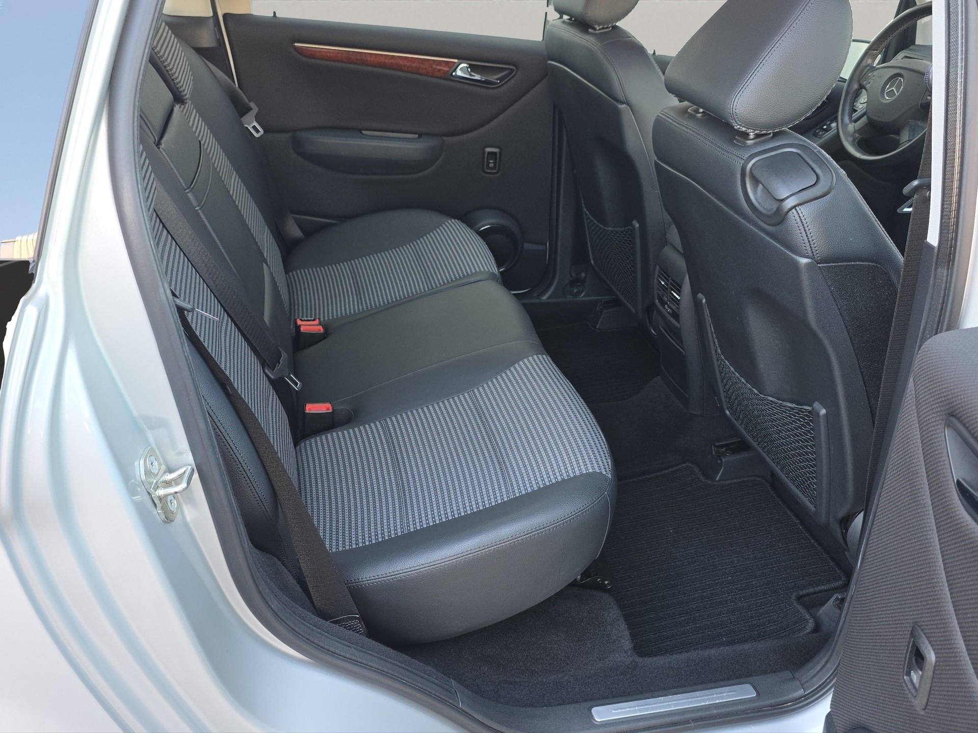 MERCEDES-BENZ B 200 CDI-image-13