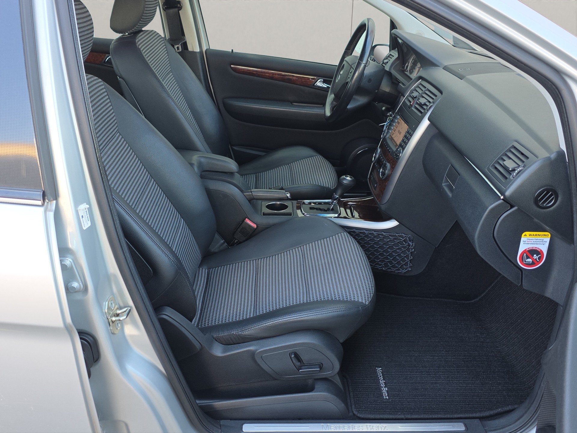 MERCEDES-BENZ B 200 CDI-image-12