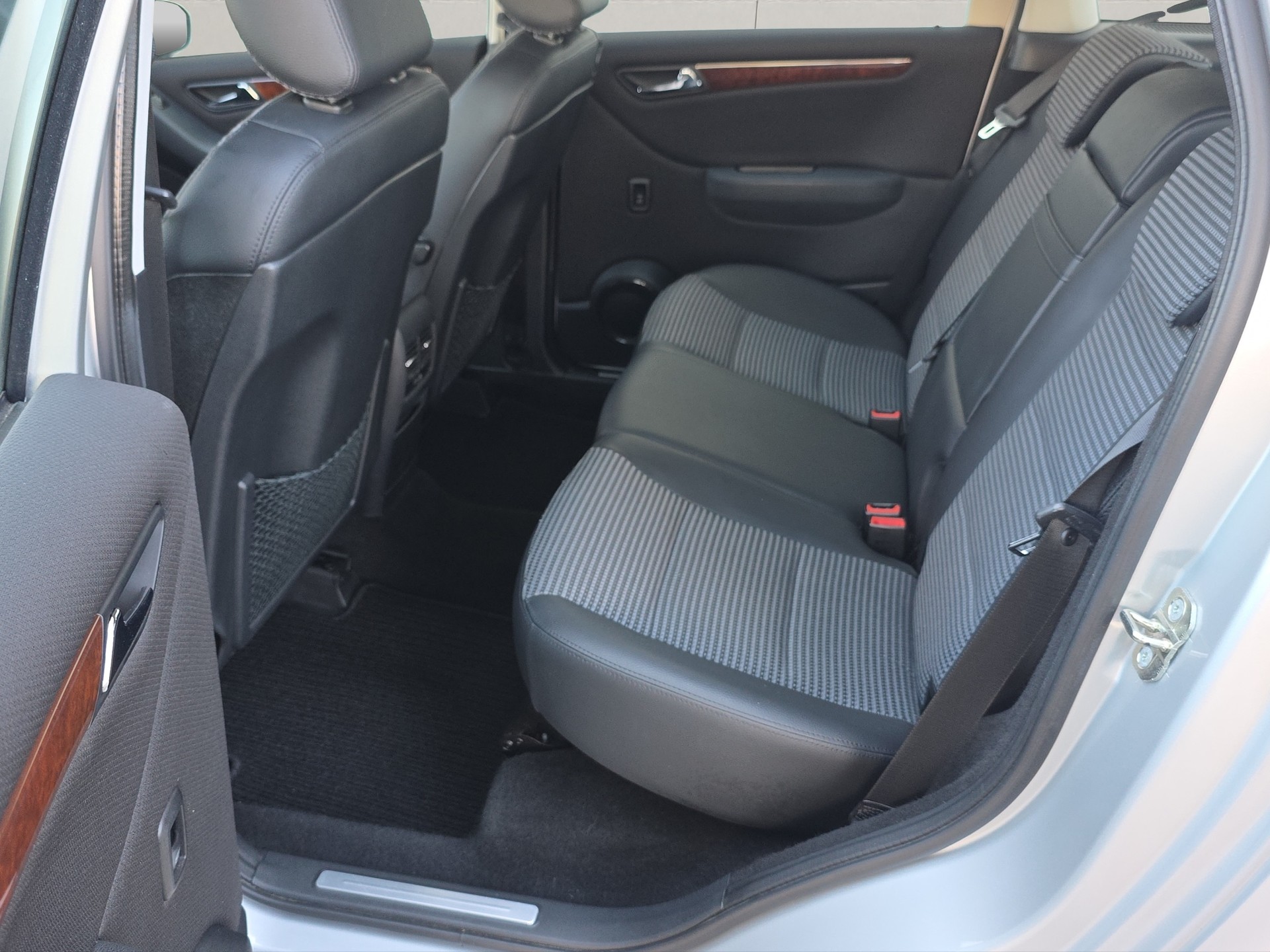 MERCEDES-BENZ B 200 CDI-image-9