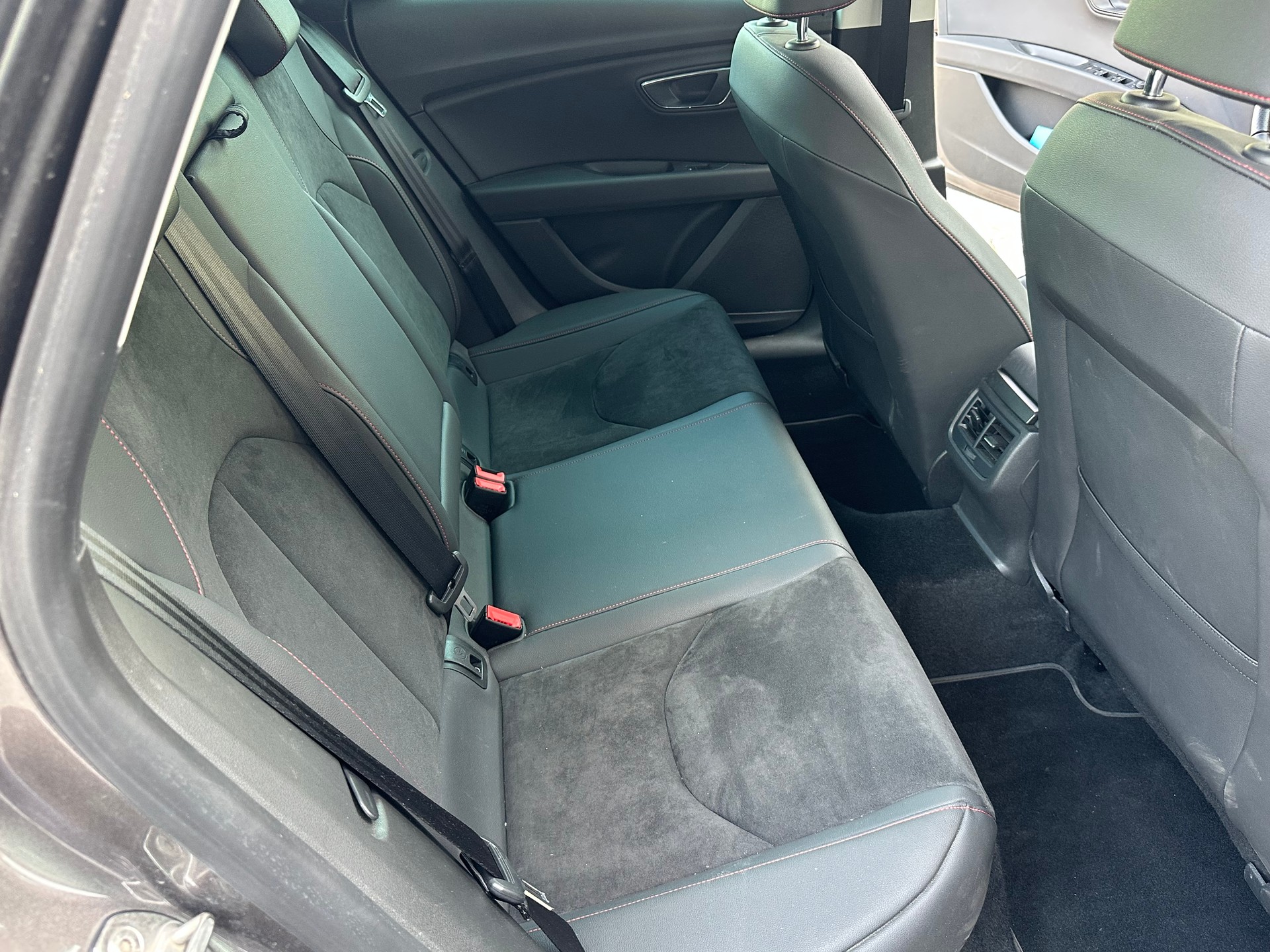 SEAT Leon ST 1.4 TSI FR Line-image-25