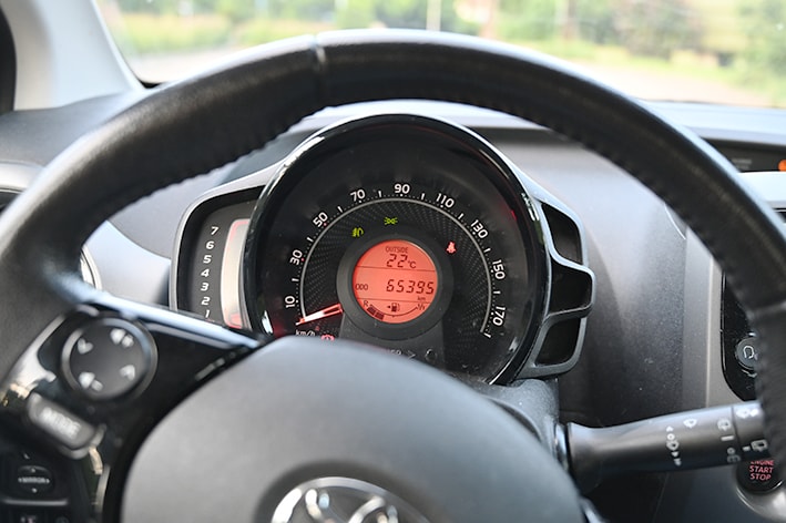 TOYOTA 1.0 VVT-i Limited Blue-image-1